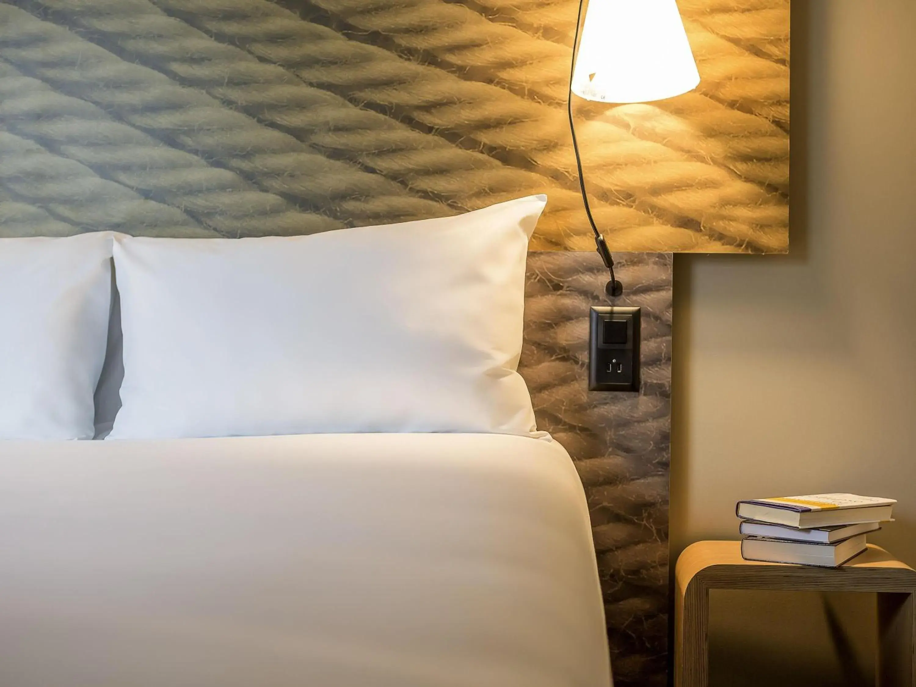 Bedroom, Bed in ibis Genève Aéroport Bedroom, Bed in ibis Genève Aéroport