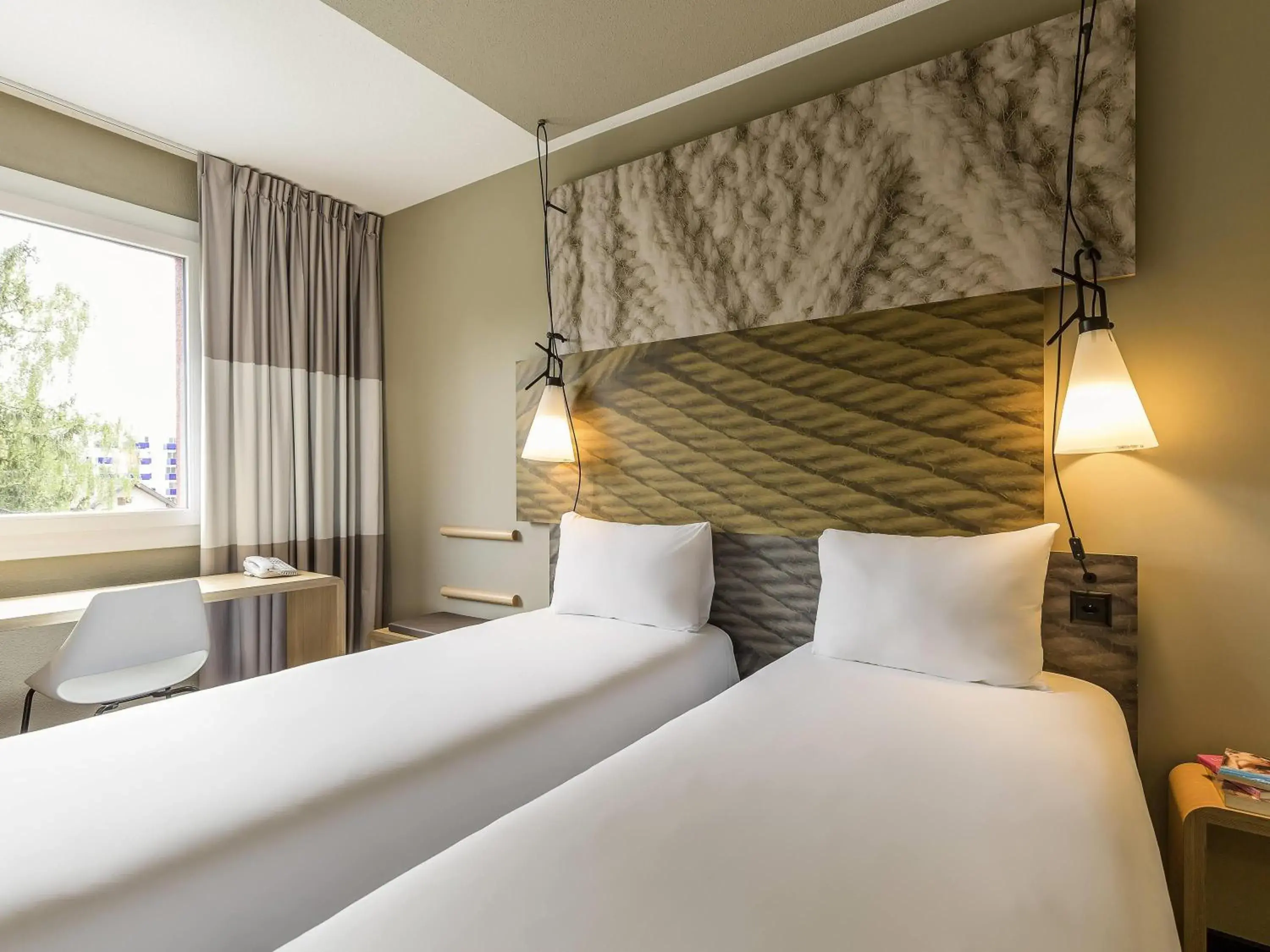 Bedroom, Bed in ibis Genève Aéroport Bedroom, Bed in ibis Genève Aéroport