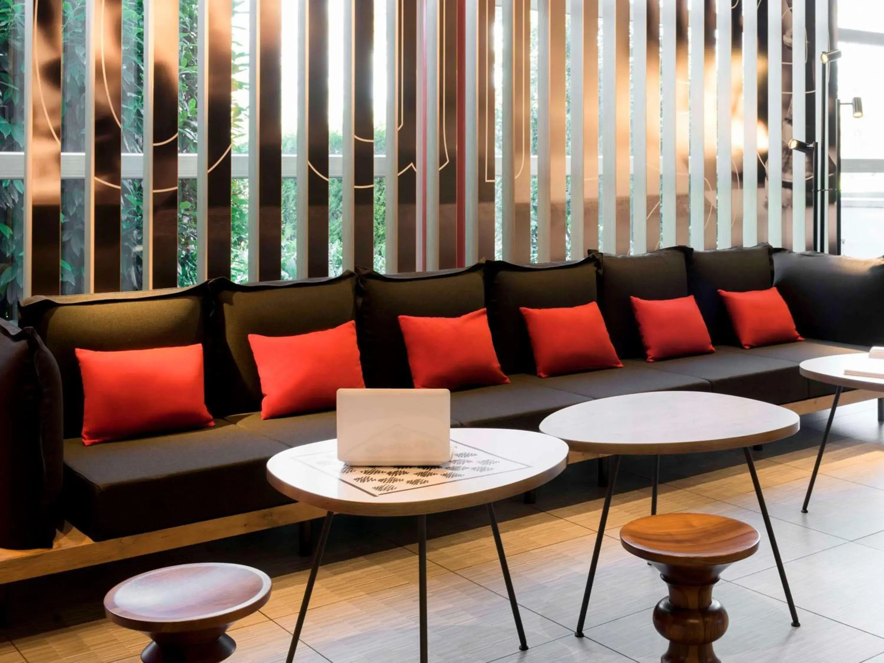 Lounge or bar in ibis Genève Aéroport Lounge or bar in ibis Genève Aéroport