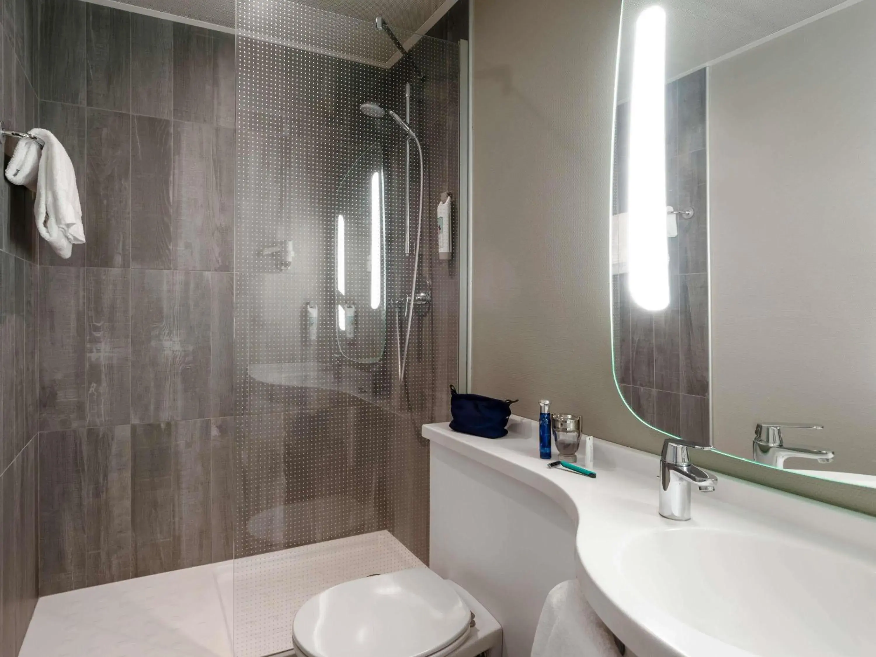 Bedroom in ibis Genève Centre Gare Bedroom in ibis Genève Centre Gare