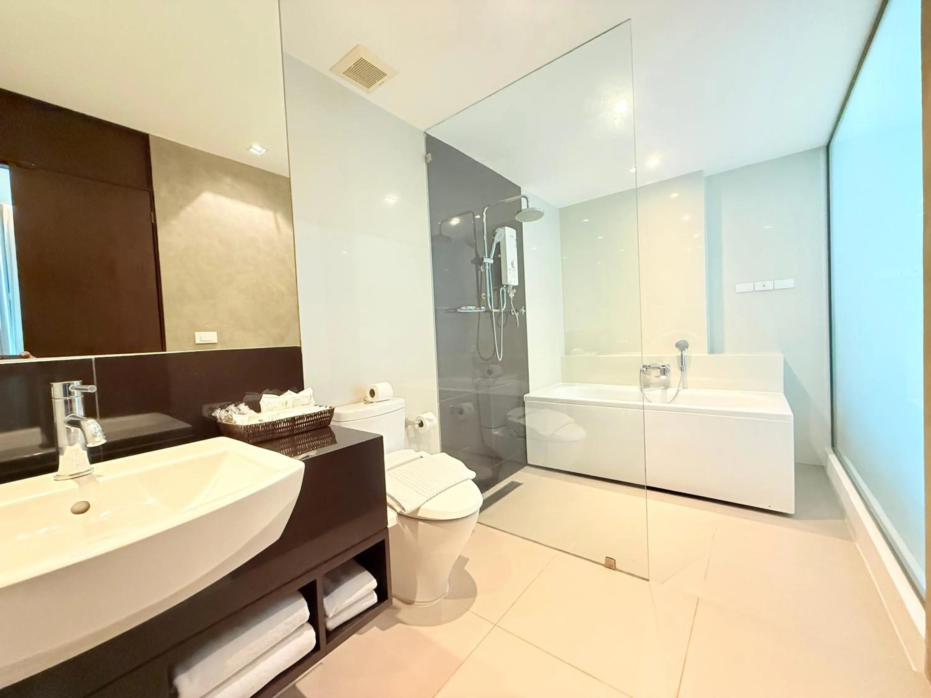 Hot Tub in Civic Horizon Hotel & Residence