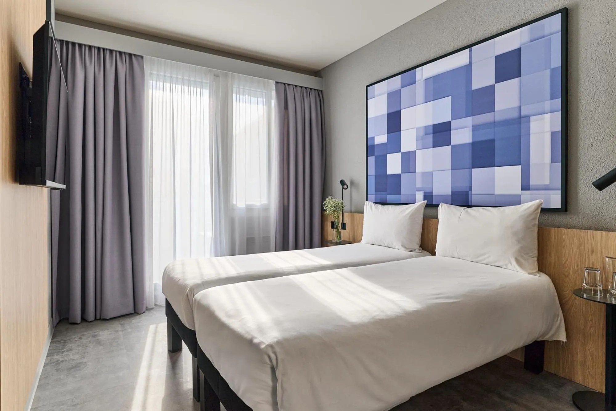 Bedroom, Bed in ibis Chur