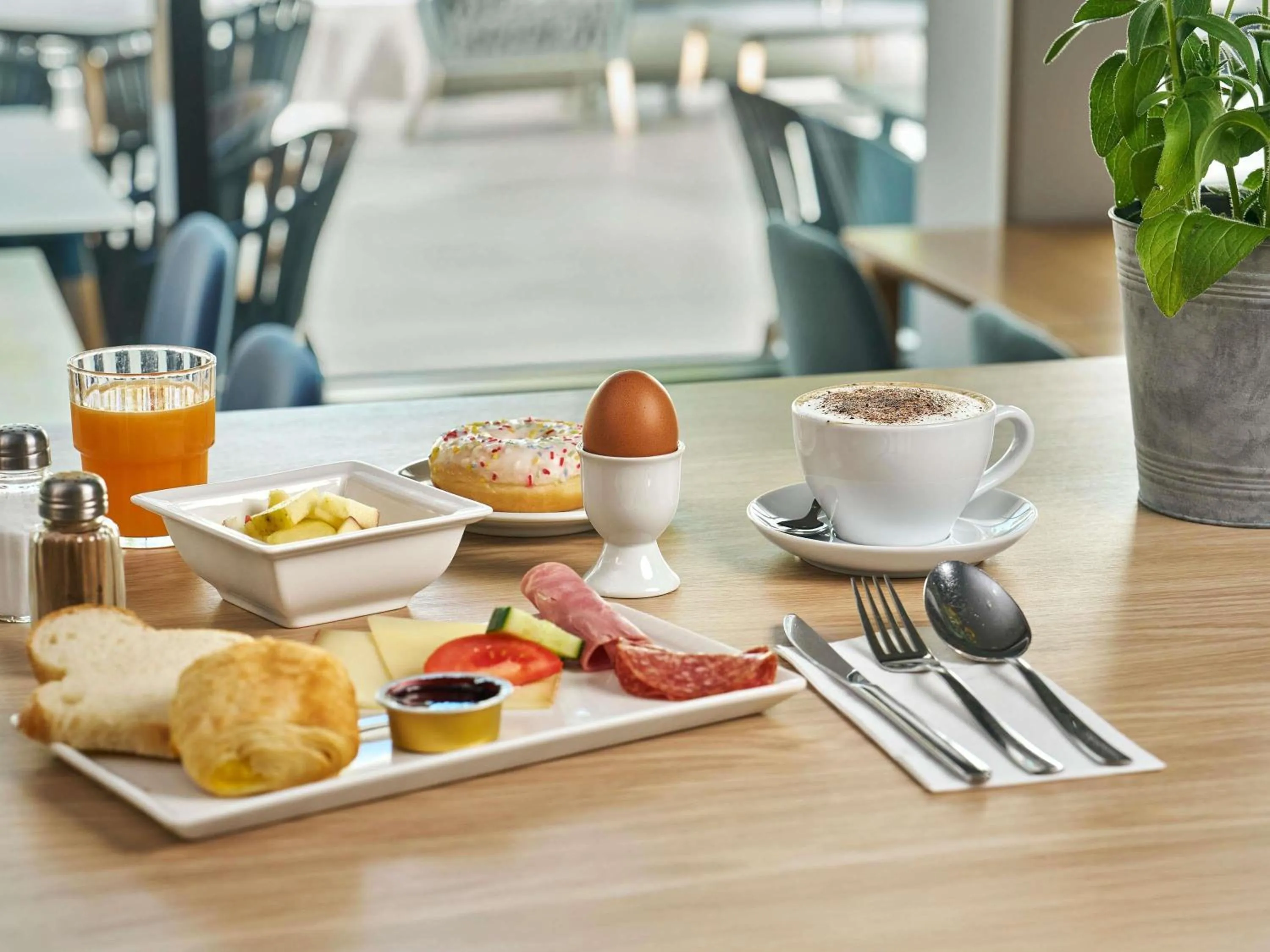 Breakfast in ibis Chur