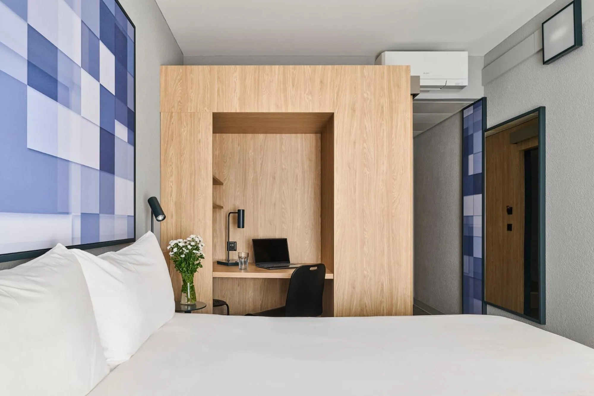 Bedroom, Bed in ibis Chur