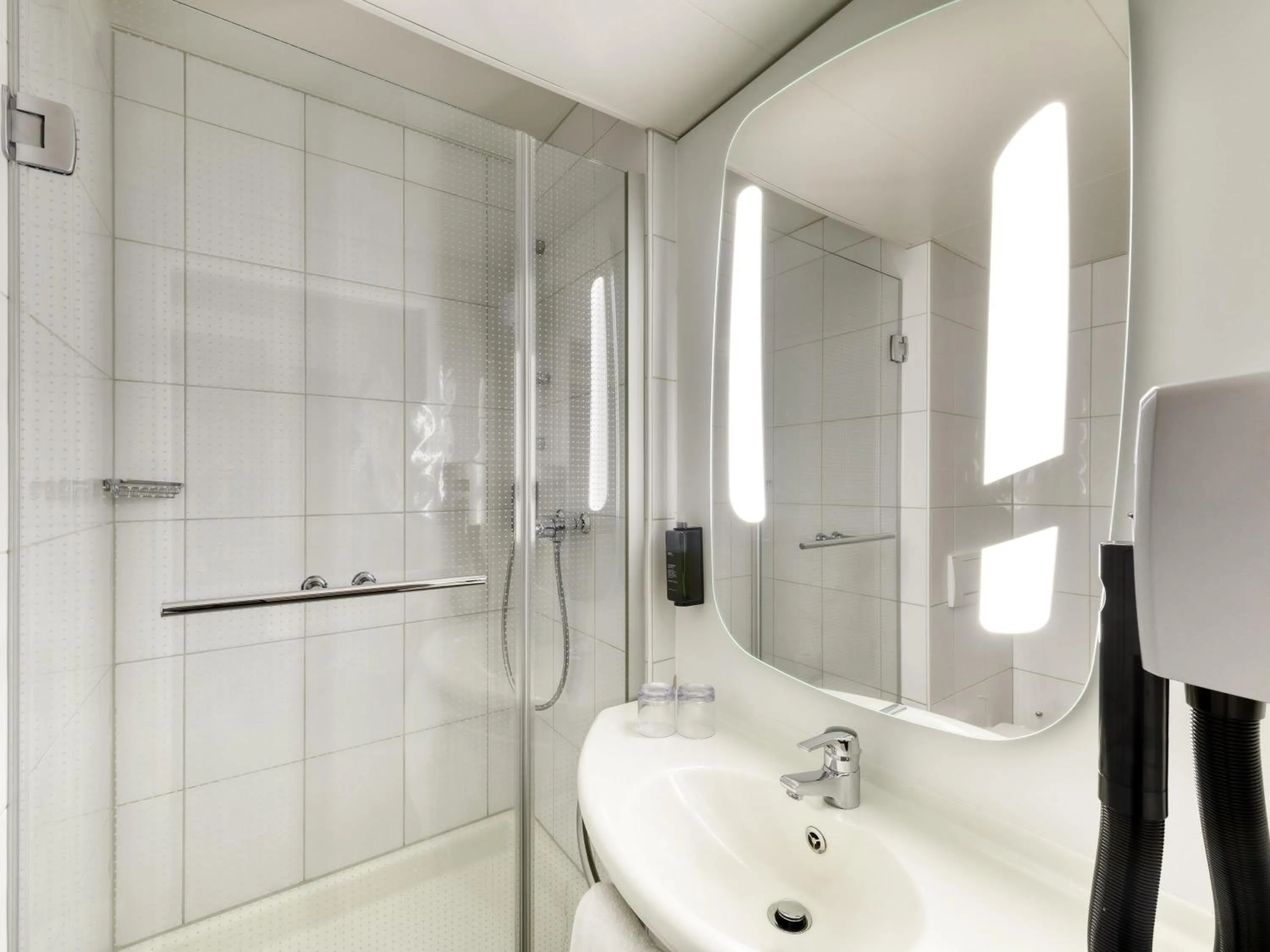 Bedroom in ibis Lausanne Crissier