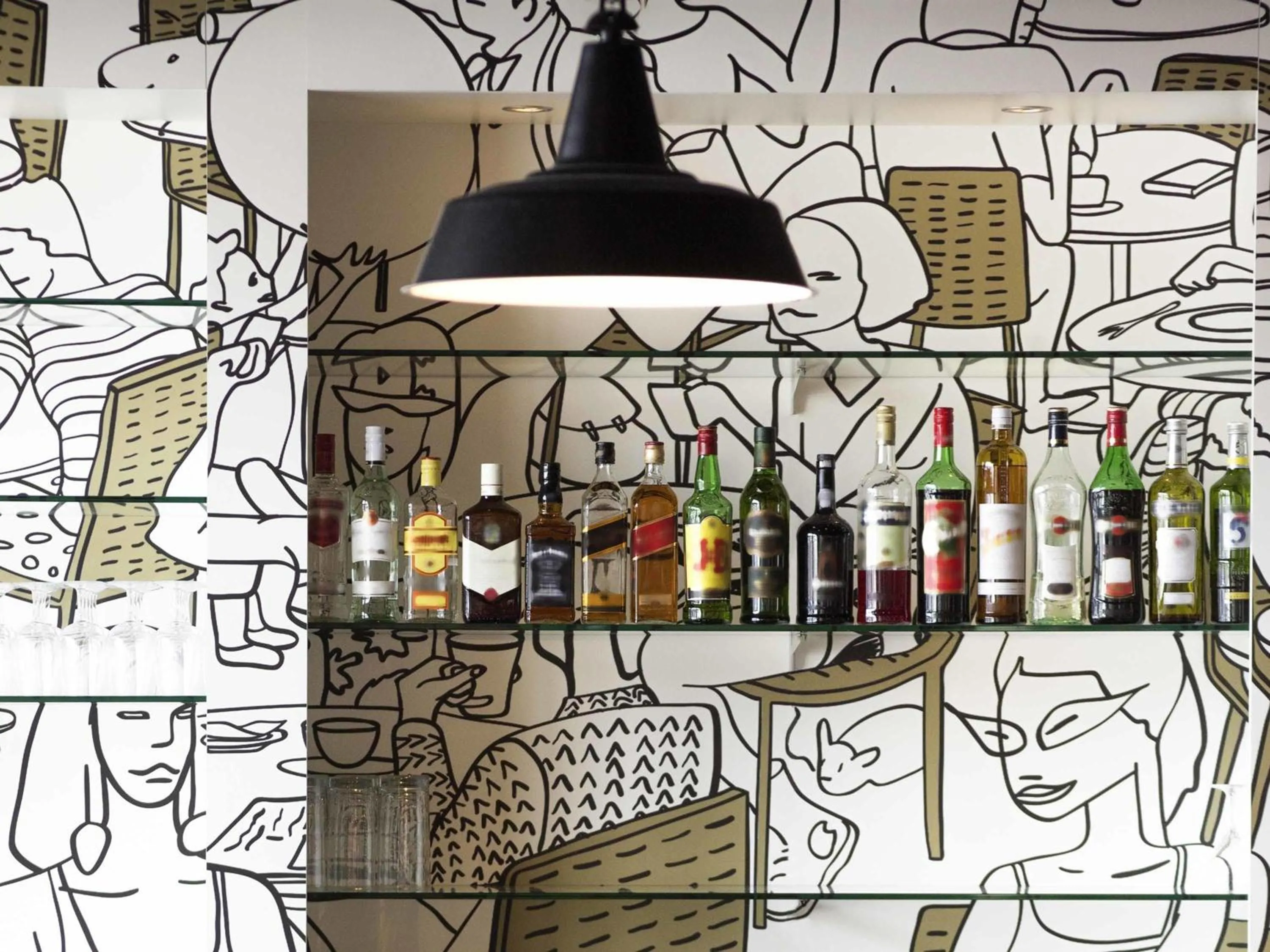 Lounge or bar in ibis Lausanne Crissier