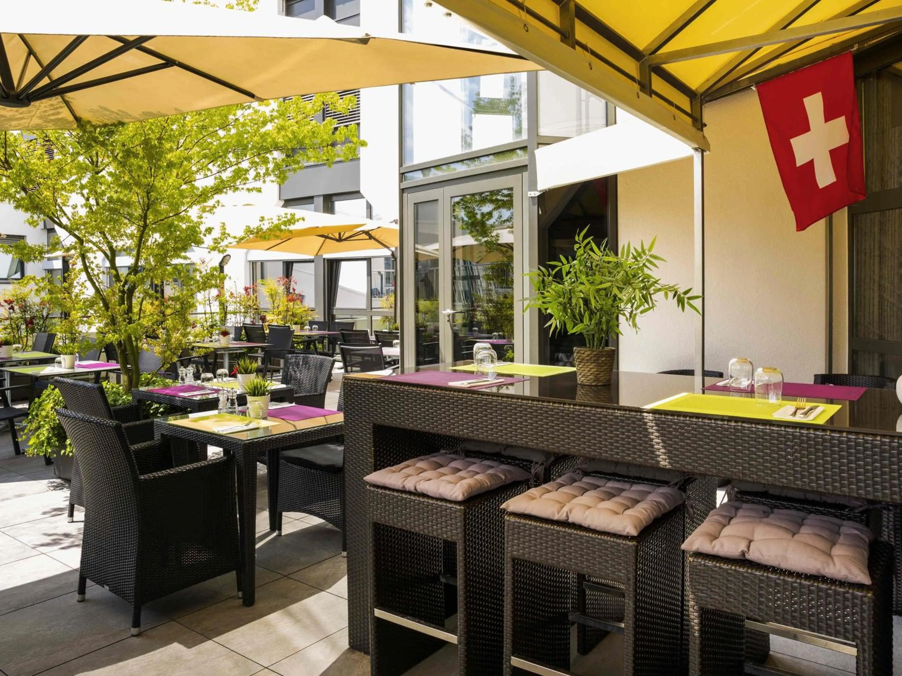 Lounge or bar in ibis Lausanne Crissier