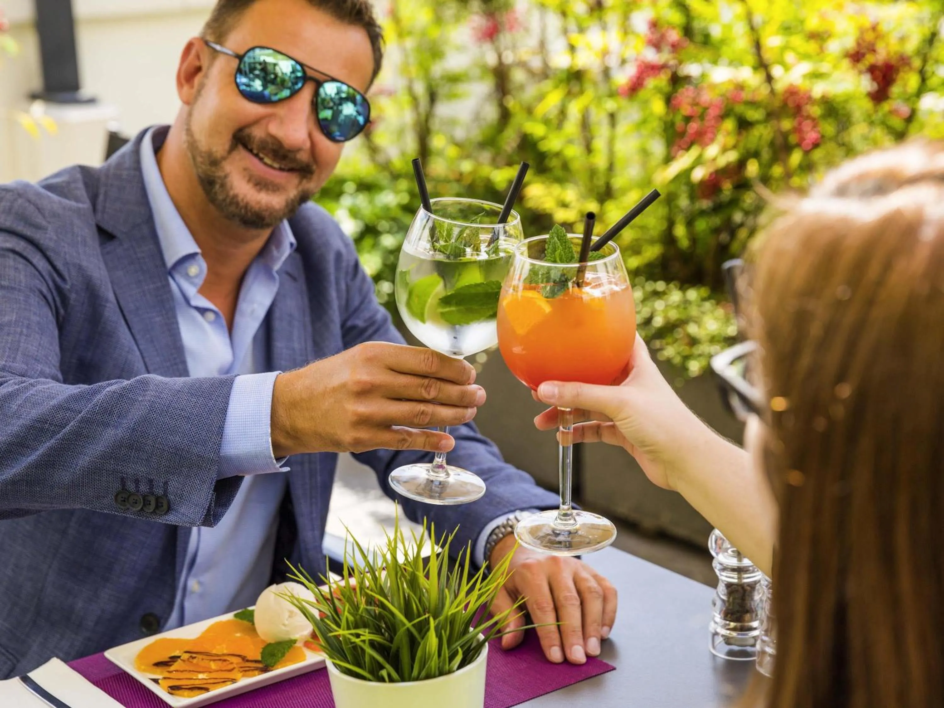 Lounge or bar in ibis Lausanne Crissier