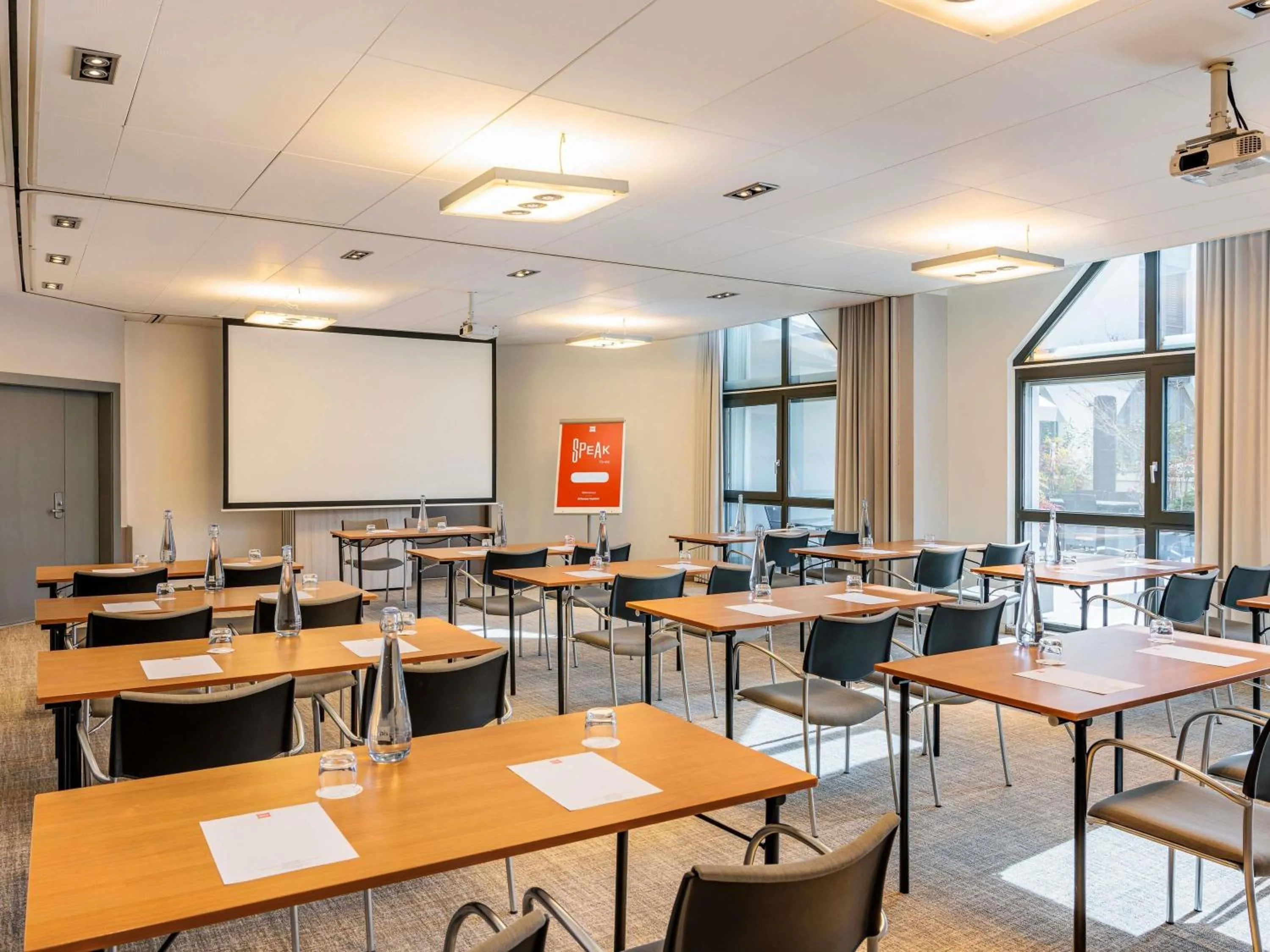 Meeting/conference room in ibis Lausanne Crissier