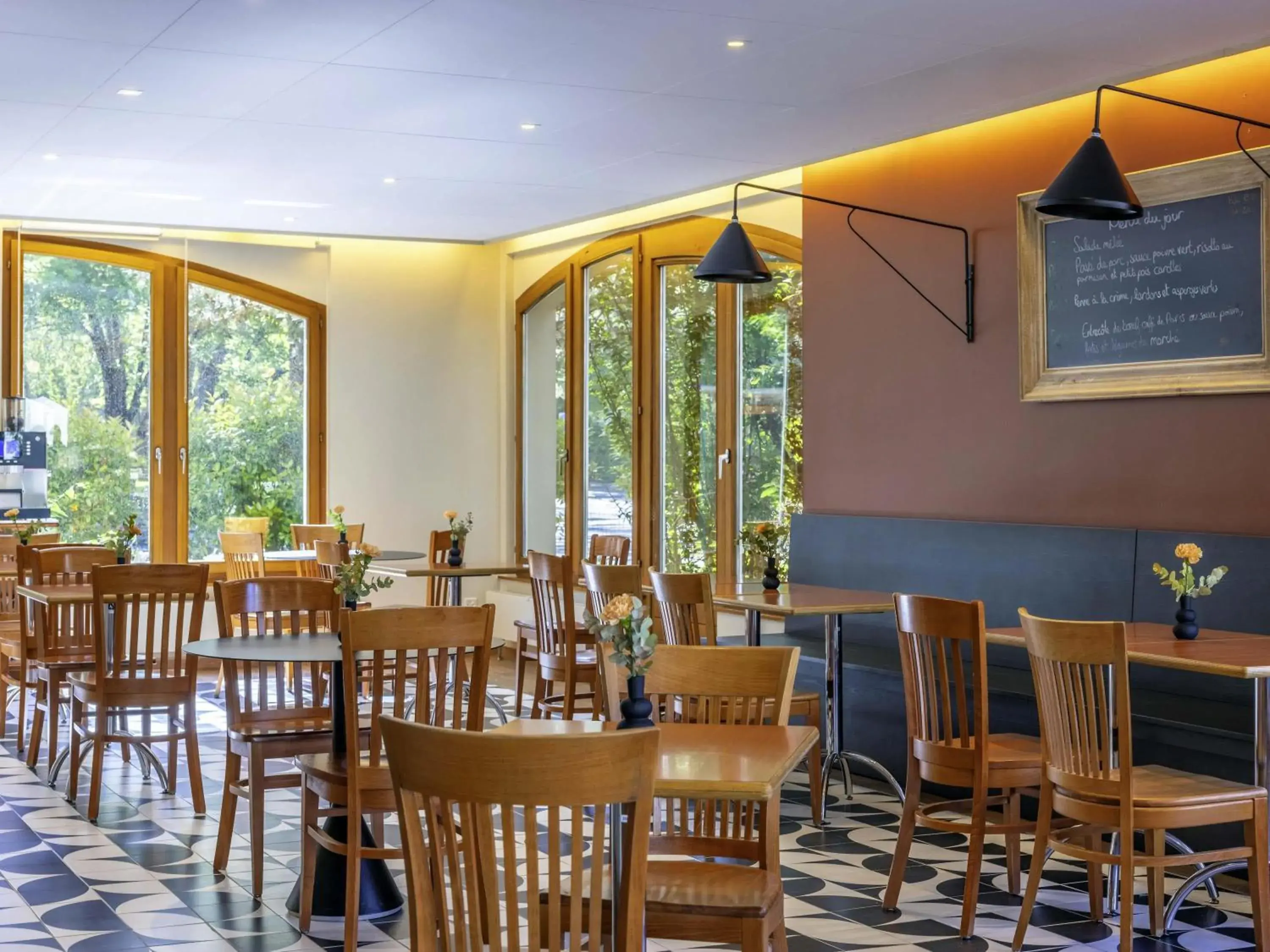 Lounge or bar in Ibis Sion Lounge or bar in Ibis Sion