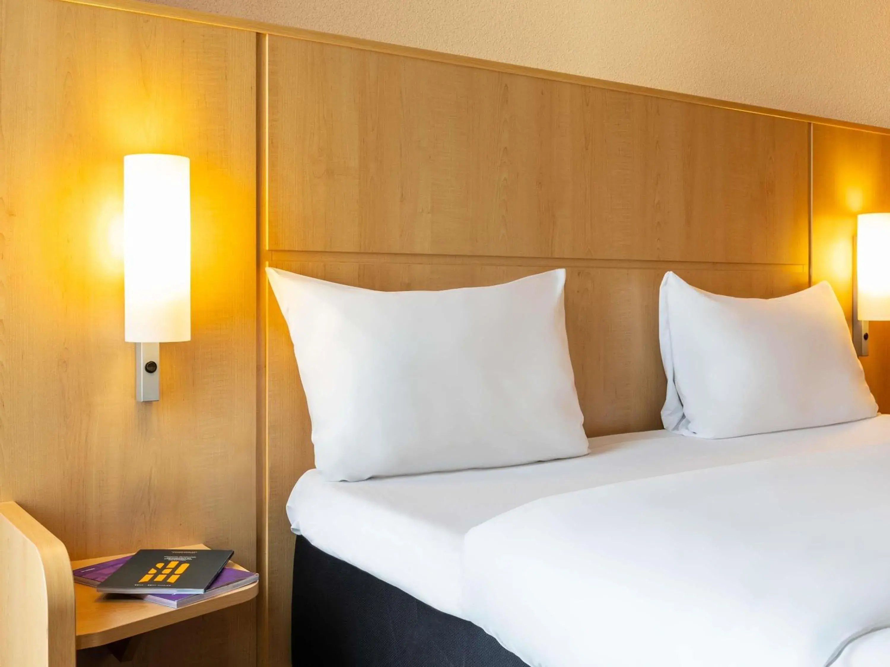 Bedroom, Bed in ibis Basel Bahnhof Bedroom, Bed in ibis Basel Bahnhof