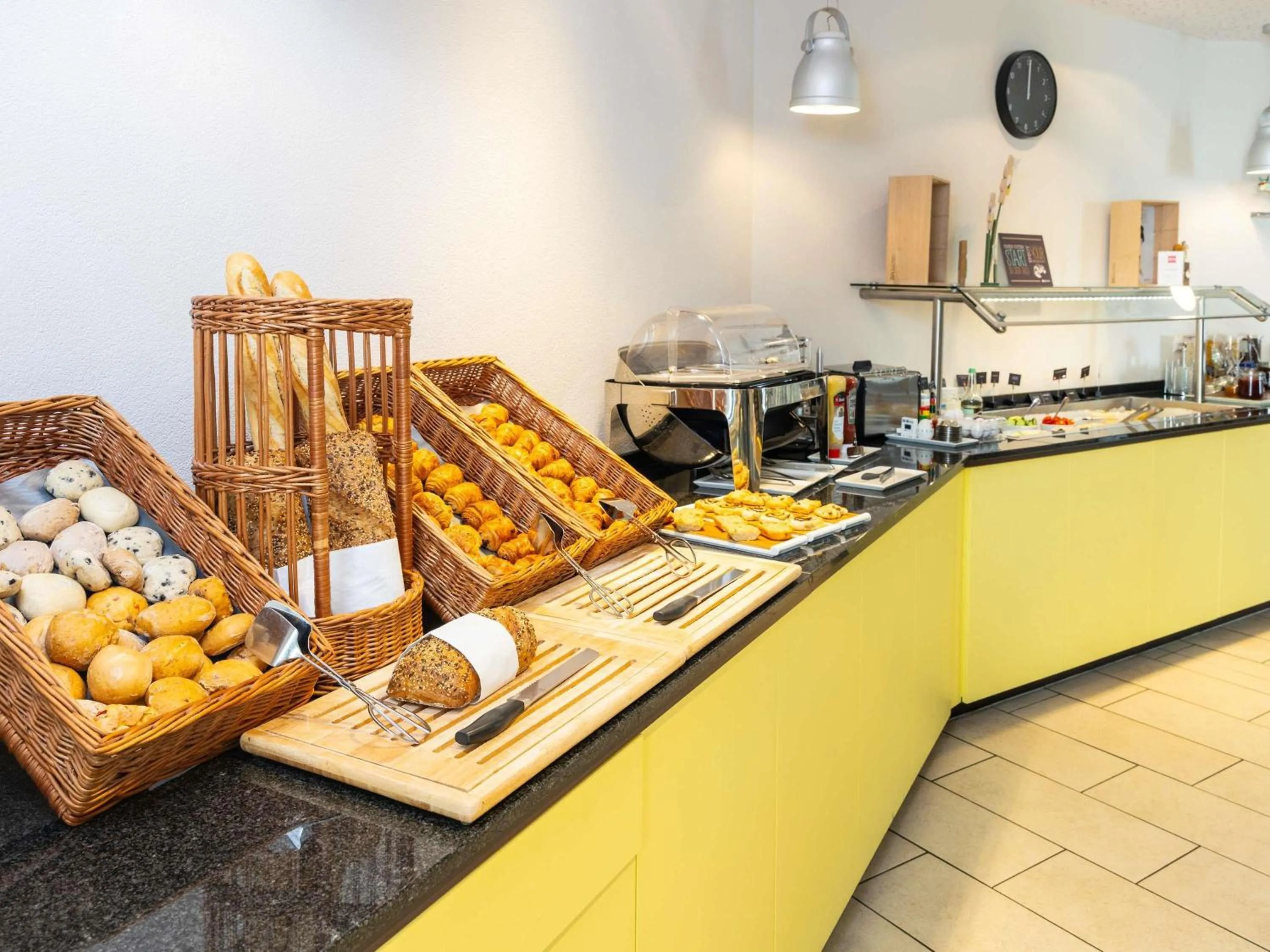 Breakfast in ibis Basel Bahnhof