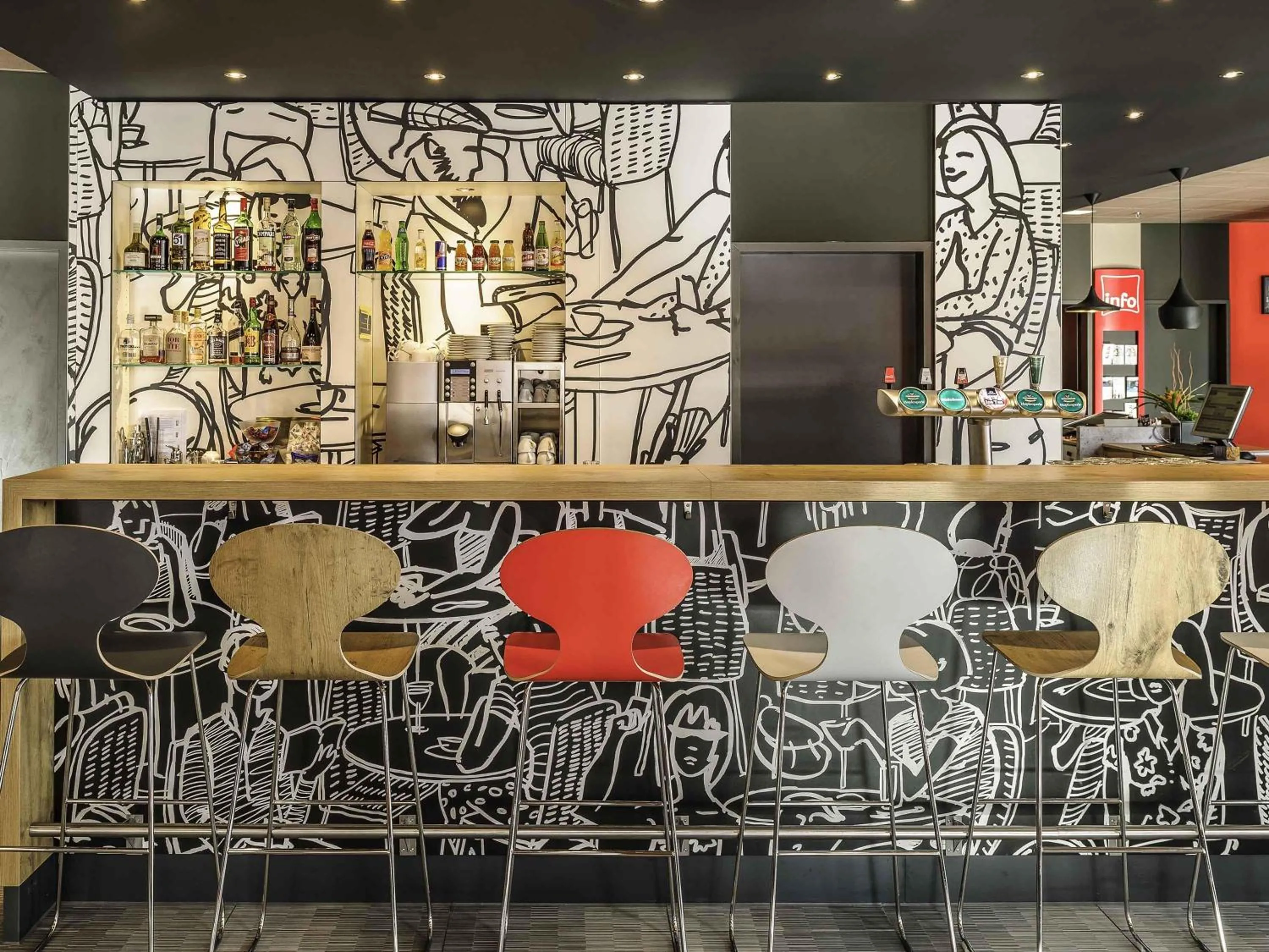 Lounge or bar in ibis Bern Expo