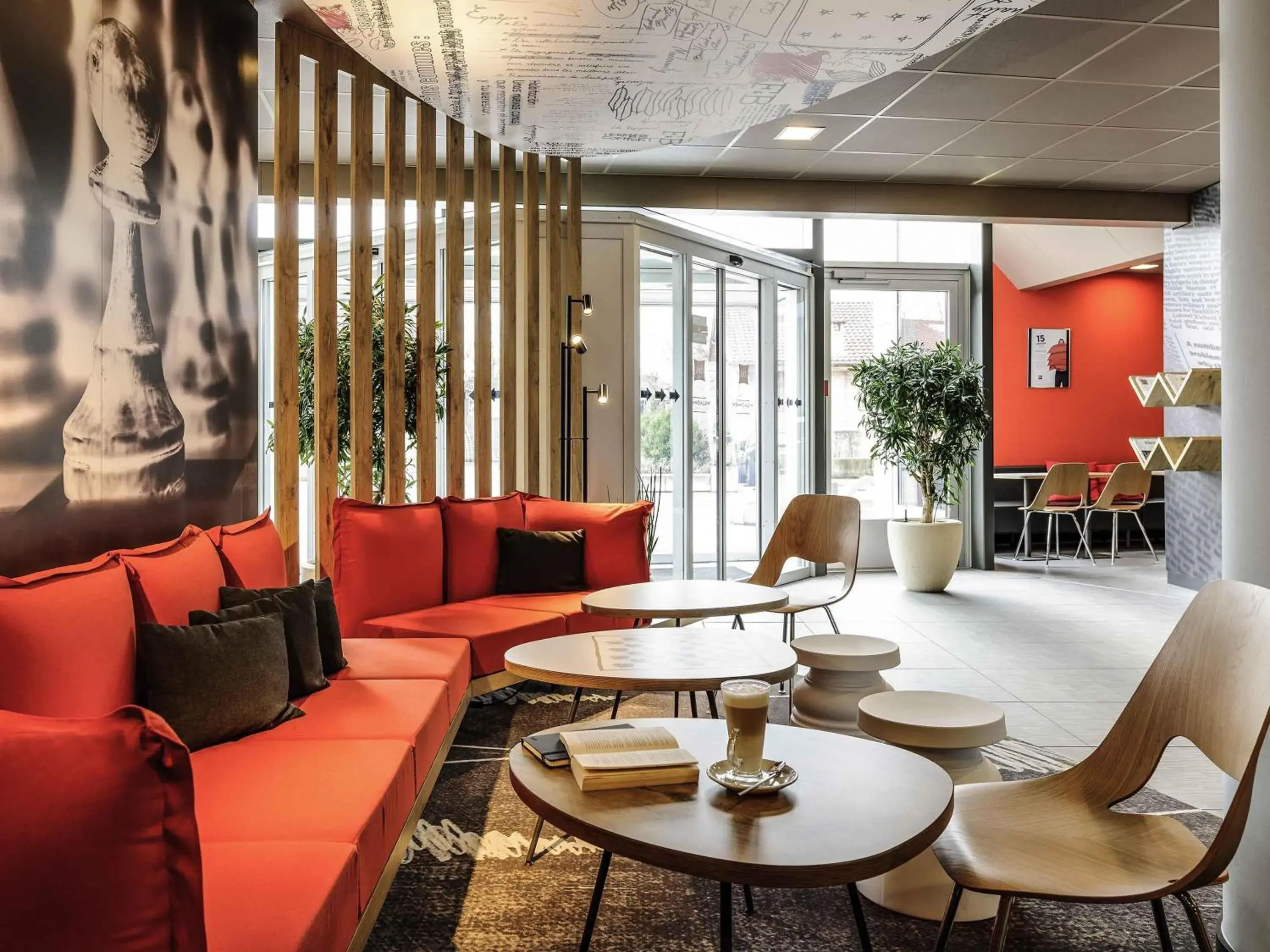 Lounge or bar in ibis Bern Expo Lounge or bar in ibis Bern Expo