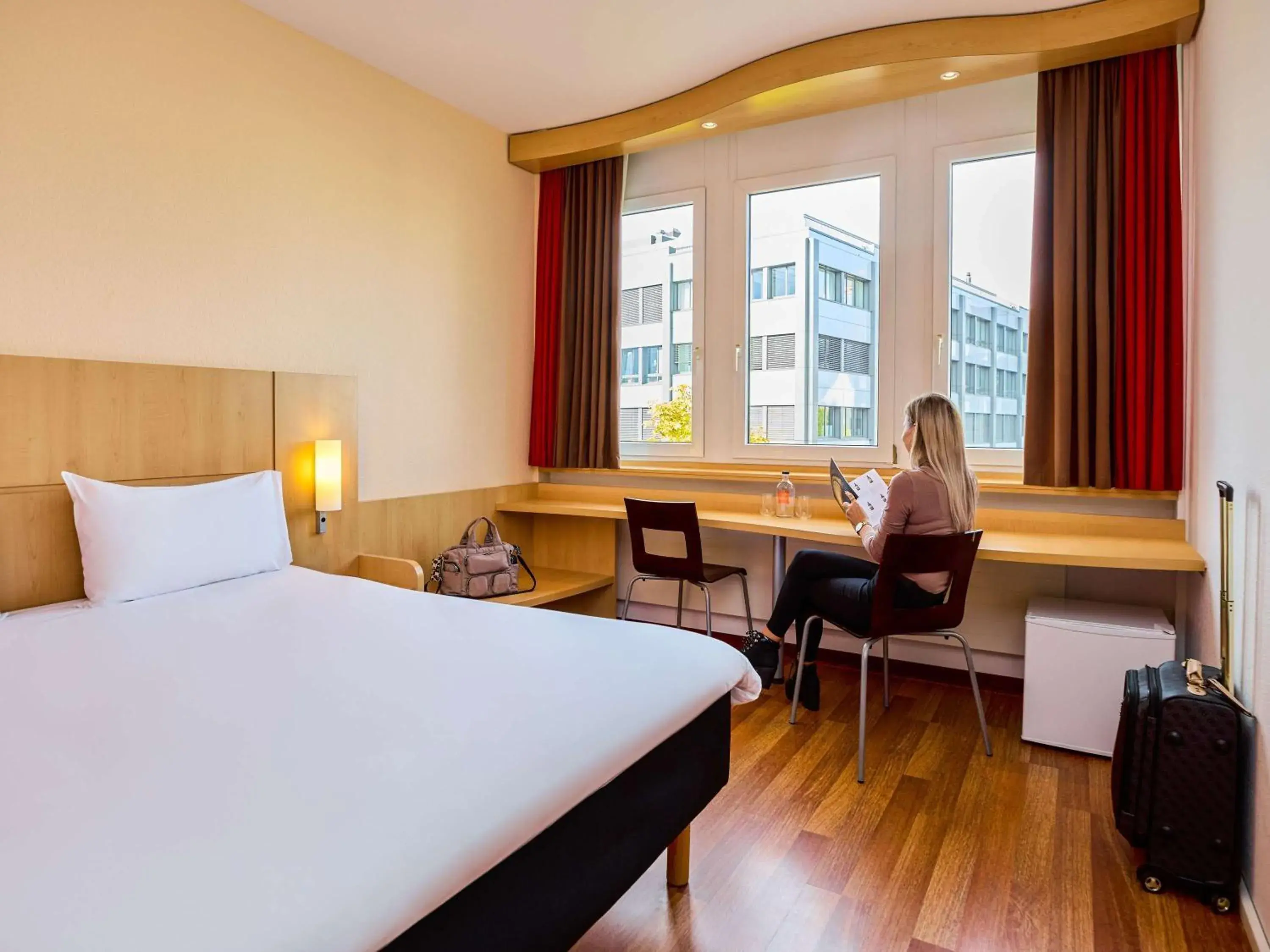 Bedroom, Bed in ibis Luzern Kriens Bedroom, Bed in ibis Luzern Kriens