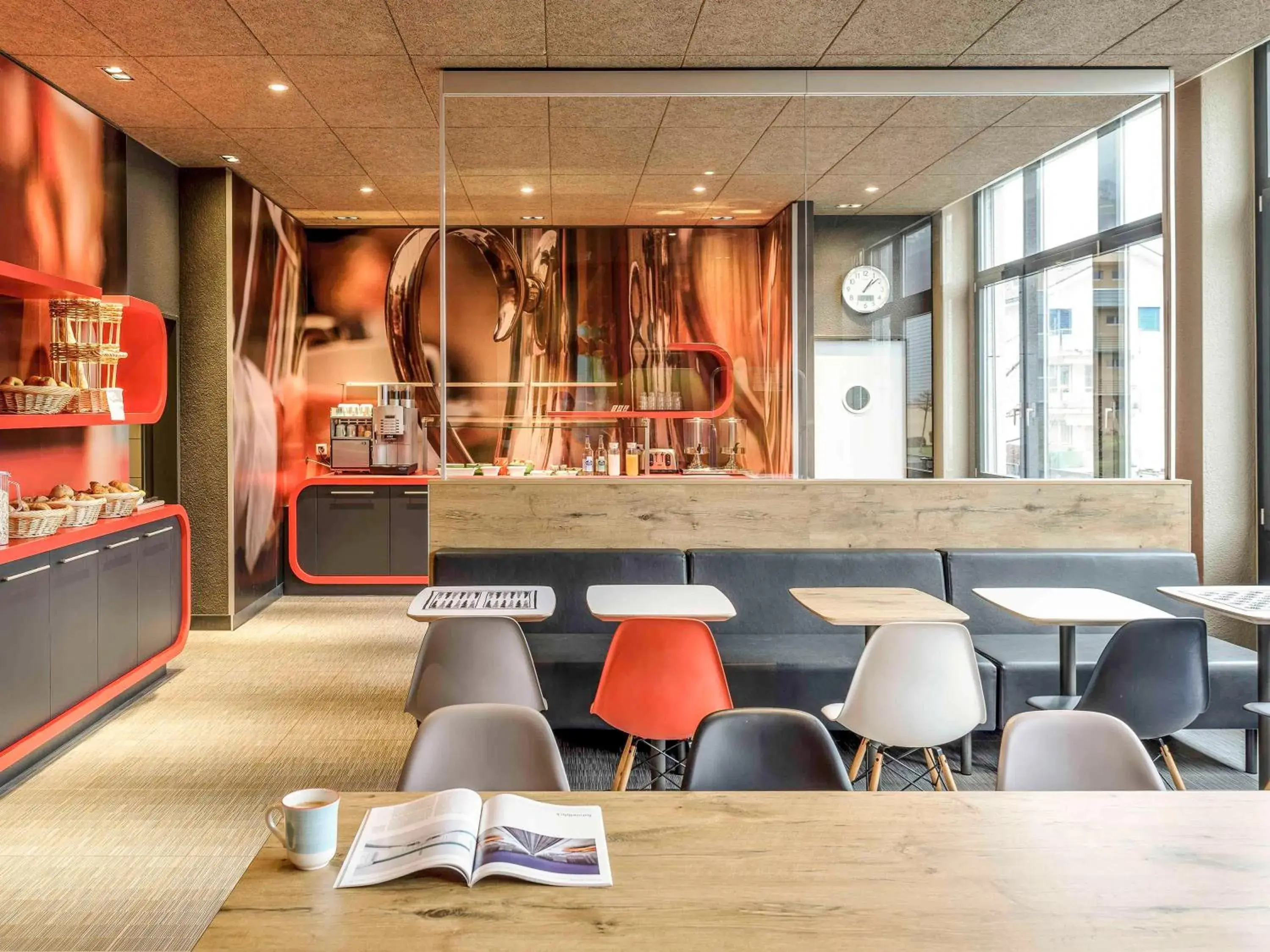 Restaurant/places to eat in ibis Luzern Kriens Restaurant/places to eat in ibis Luzern Kriens