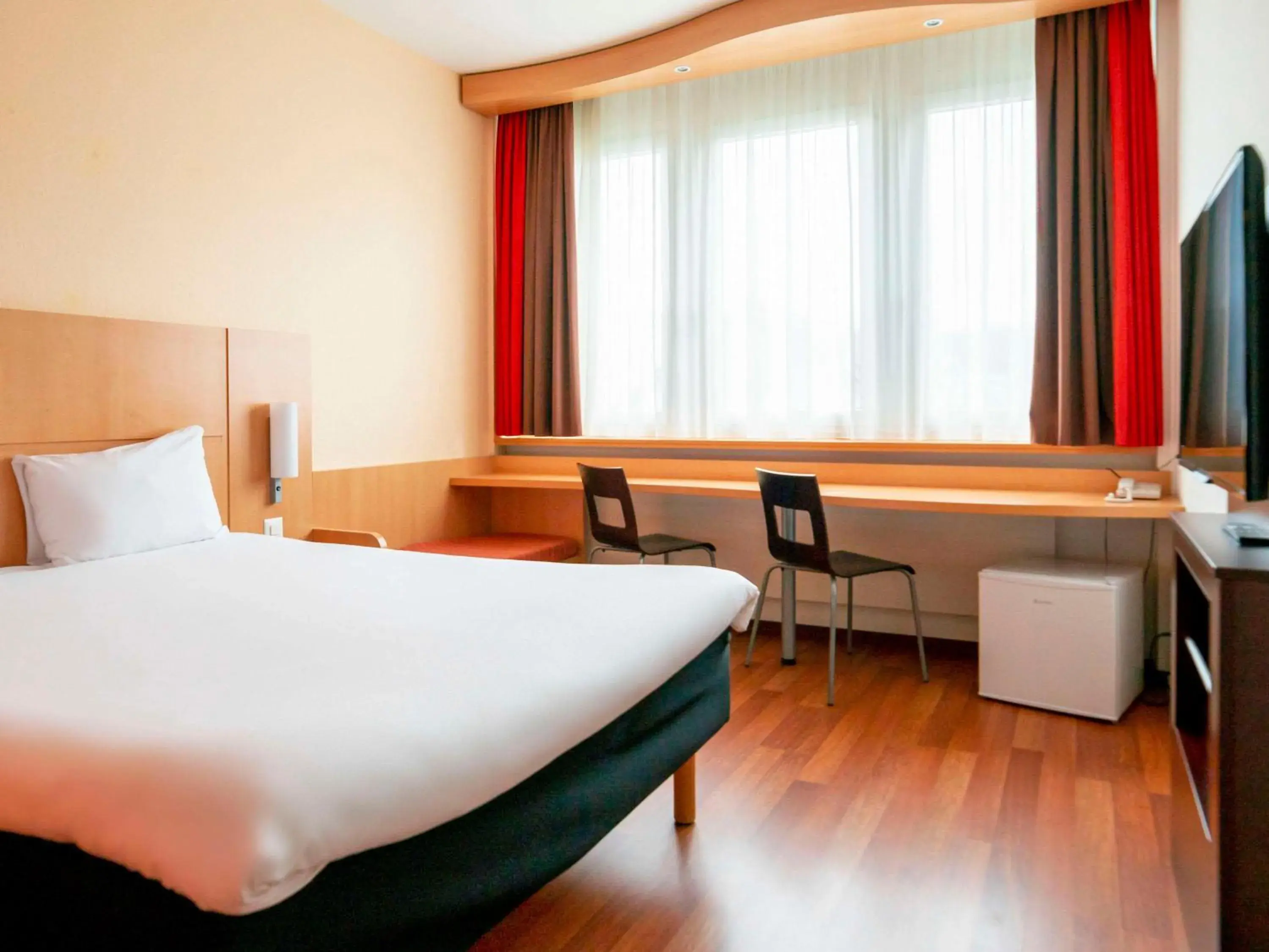 Bedroom, Bed in ibis Luzern Kriens Bedroom, Bed in ibis Luzern Kriens