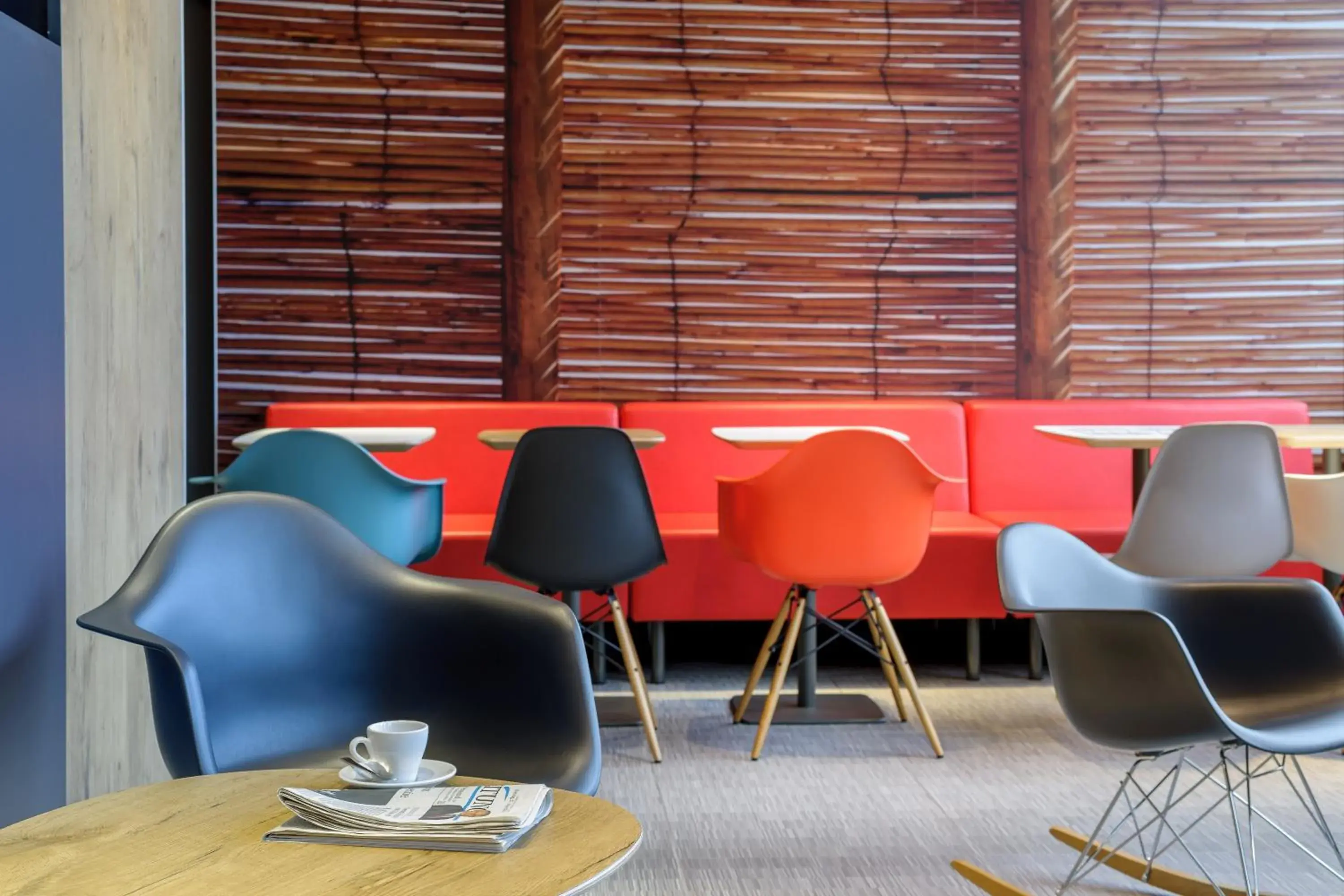 Lounge or bar in ibis Luzern Kriens Lounge or bar in ibis Luzern Kriens