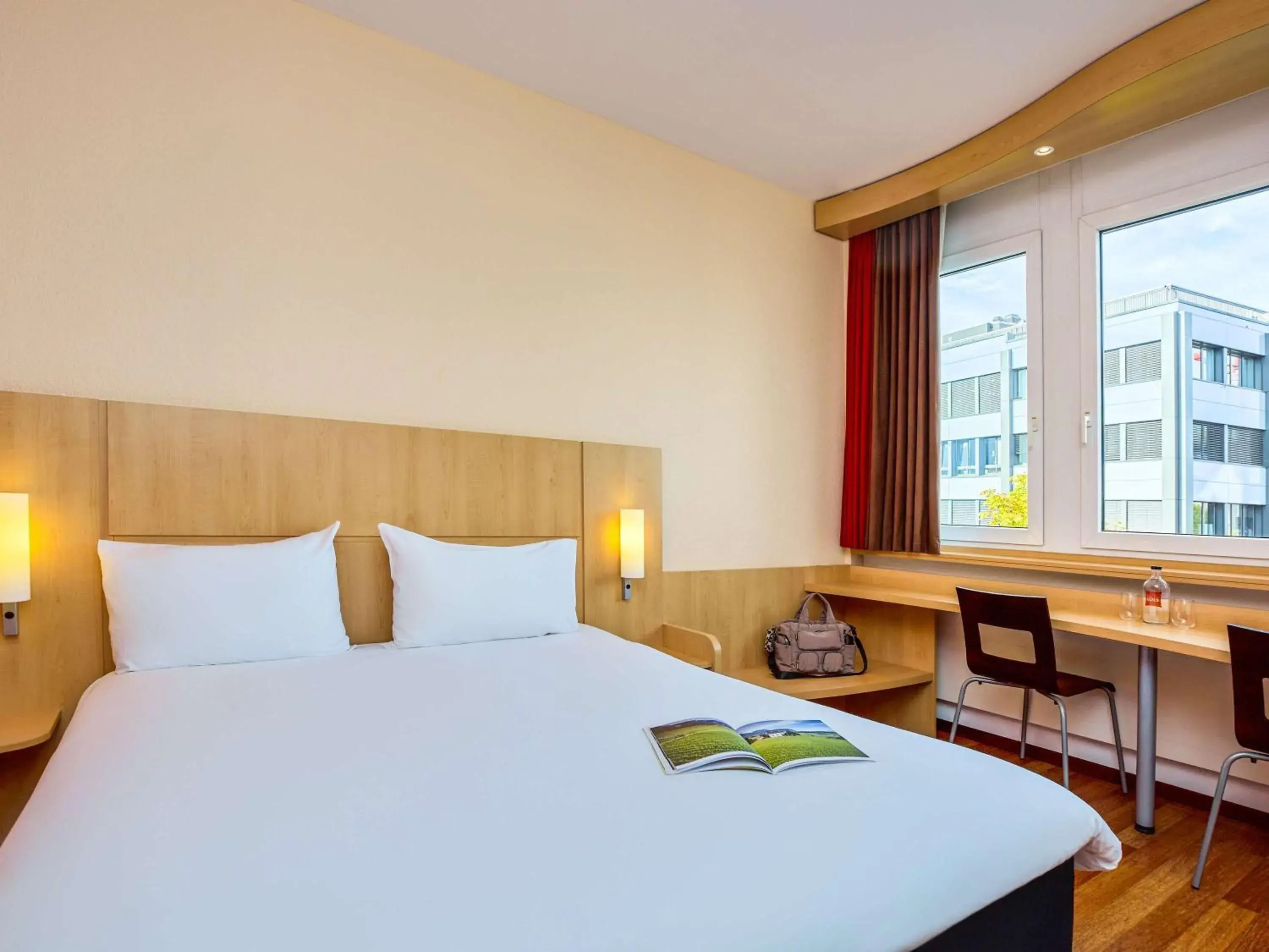 Bedroom, Bed in ibis Luzern Kriens Bedroom, Bed in ibis Luzern Kriens