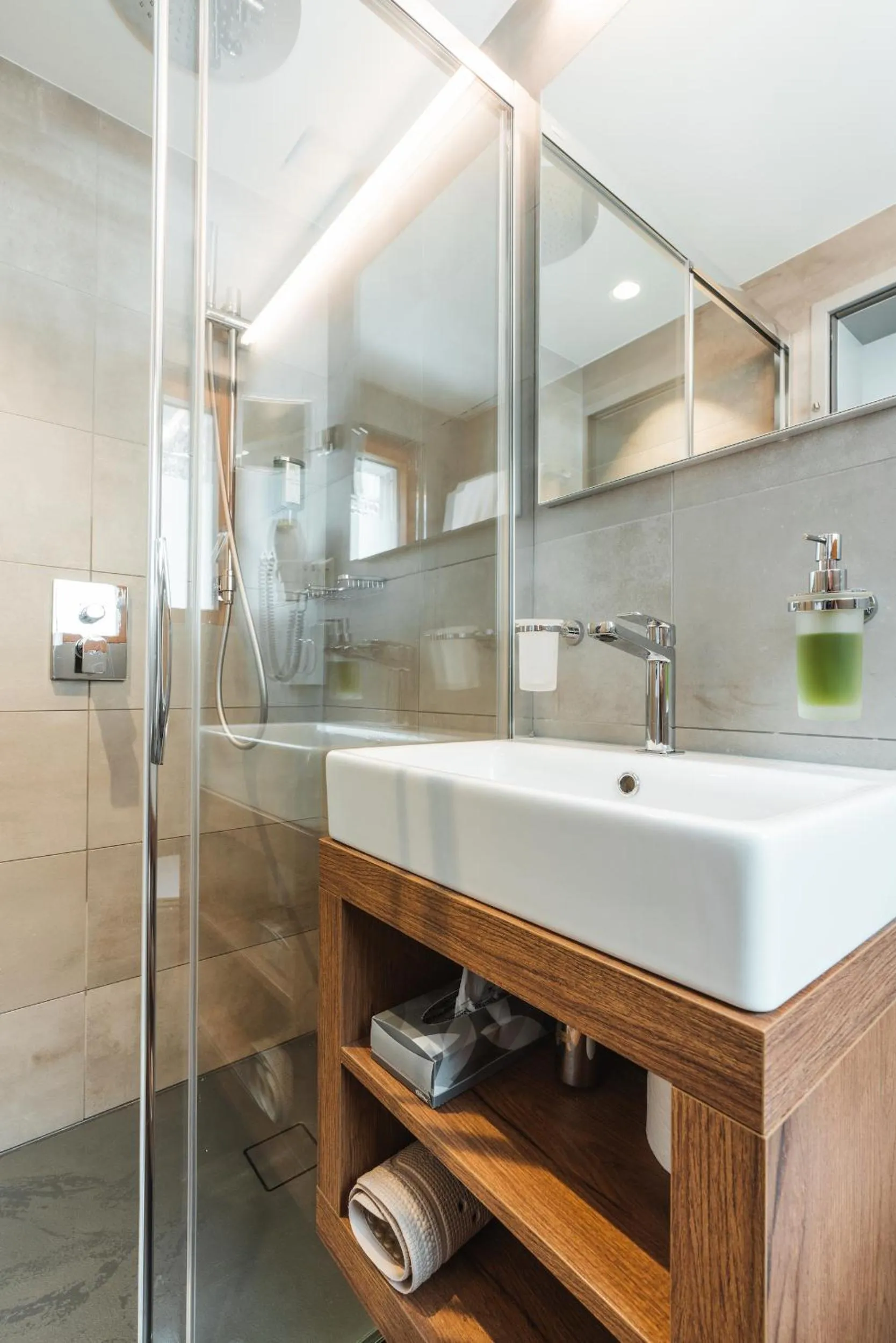 Shower in Hotel Matterhorn Inn