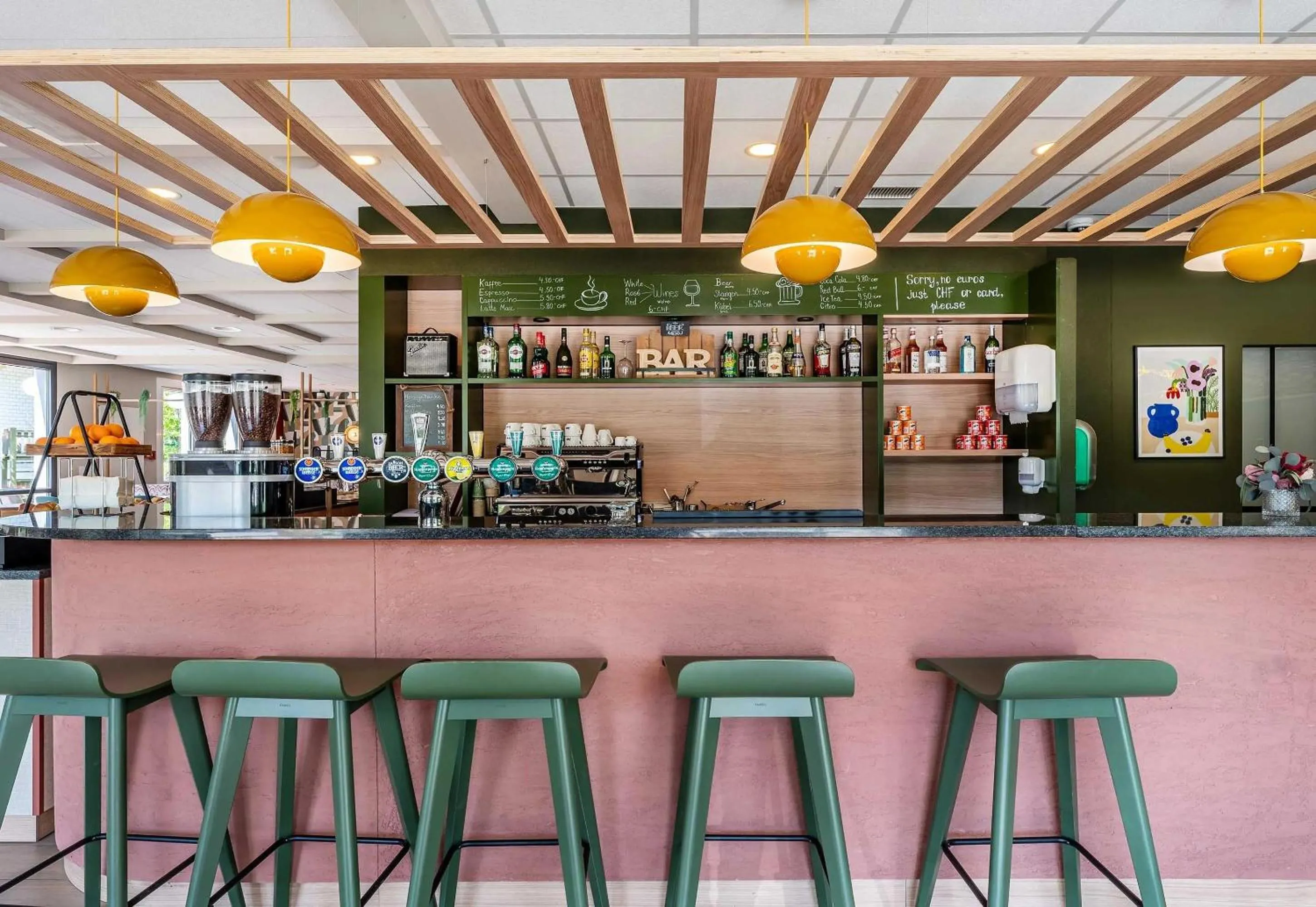 Lounge or bar in B&B HOTEL Rothrist Olten