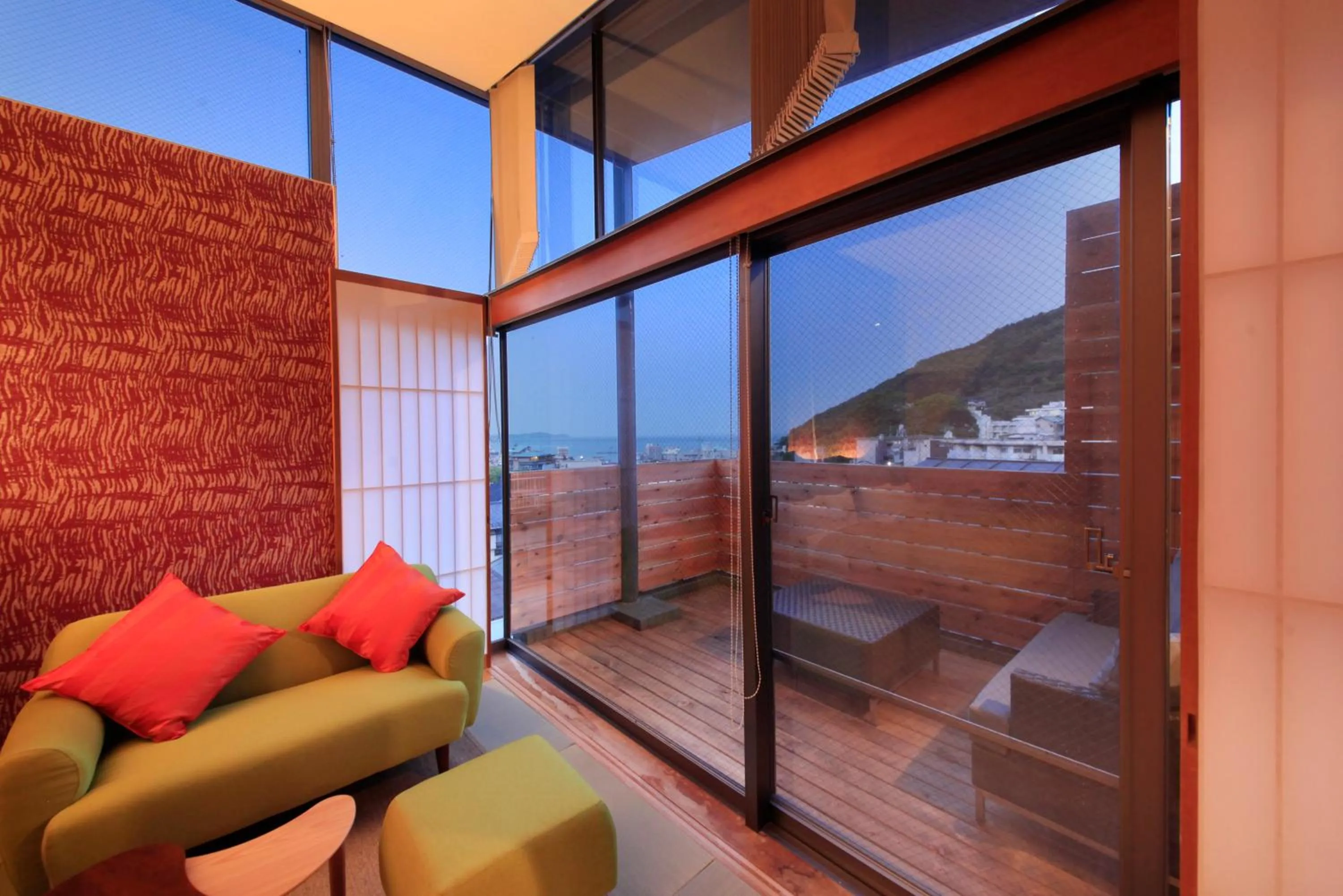 Photo of the whole room in Atami Tensui