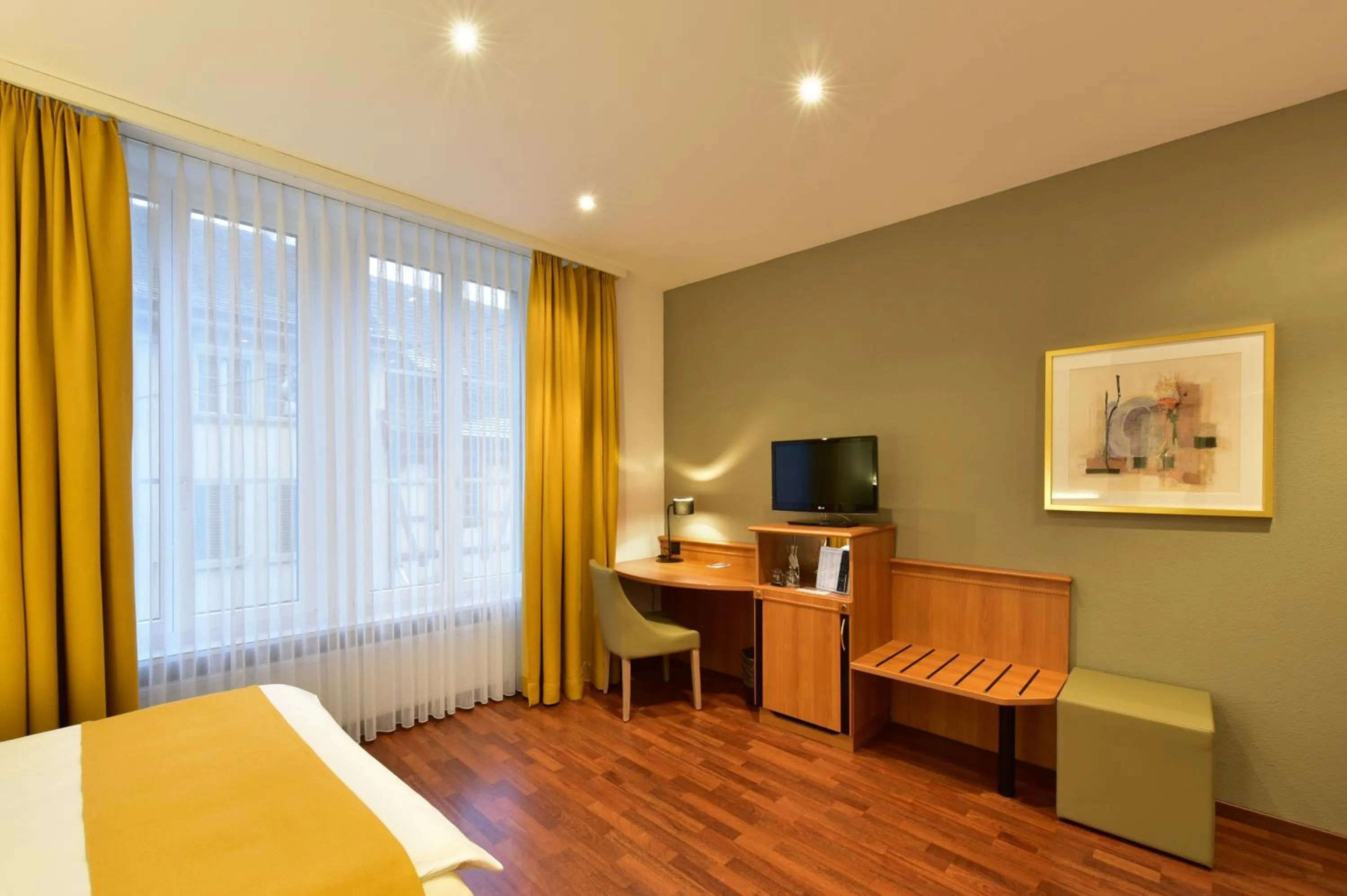 Photo of the whole room, Bed in Hotel Engel