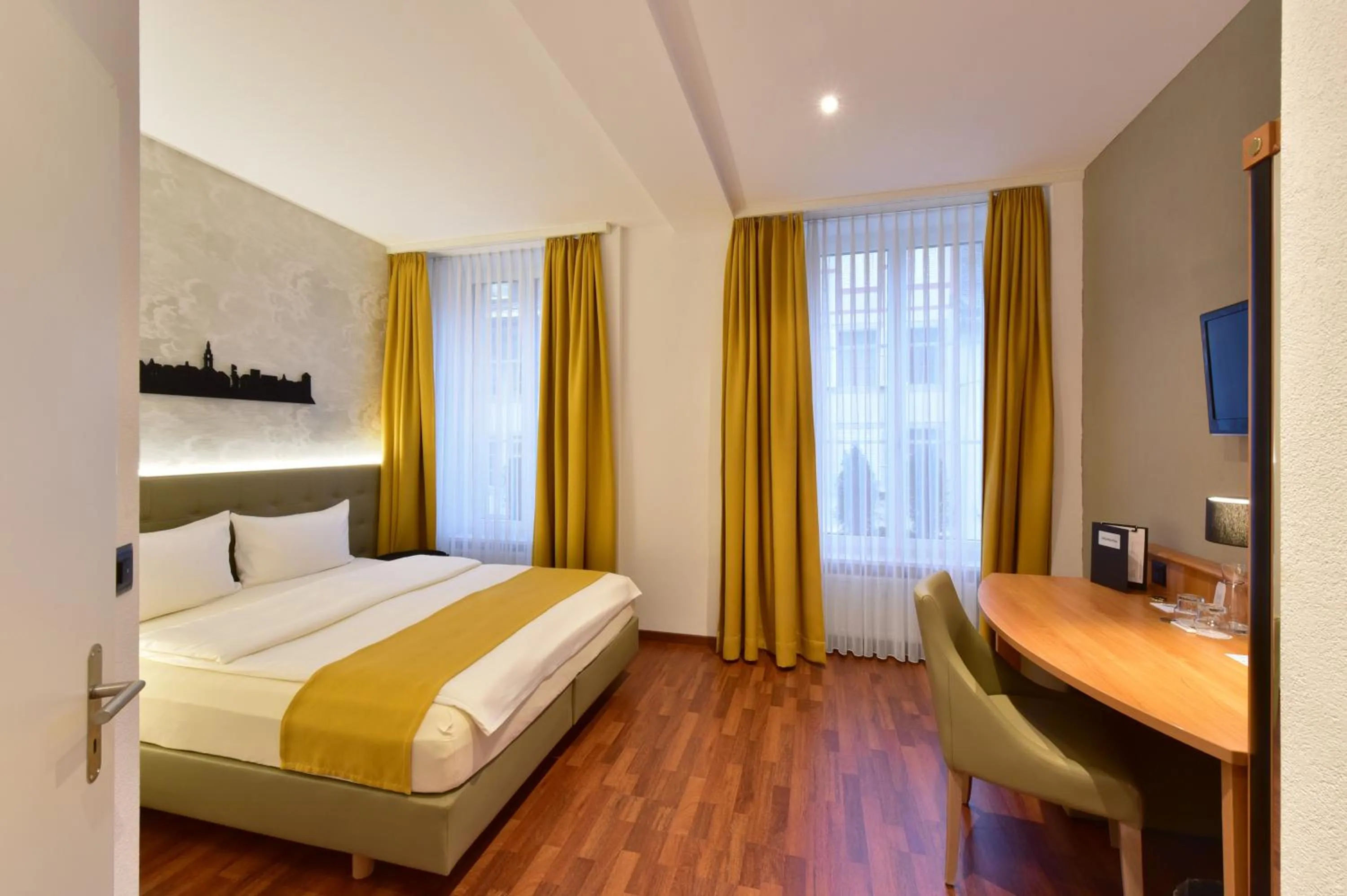 Photo of the whole room, Bed in Hotel Engel