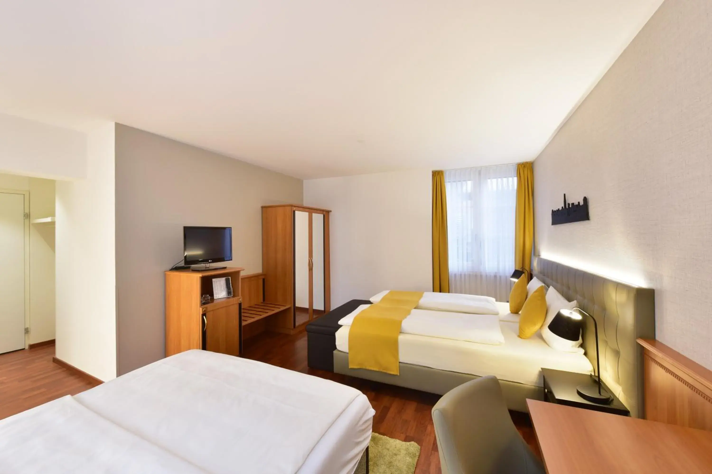 Twin Room with Sofa Bed in Hotel Engel Twin Room with Sofa Bed in Hotel Engel