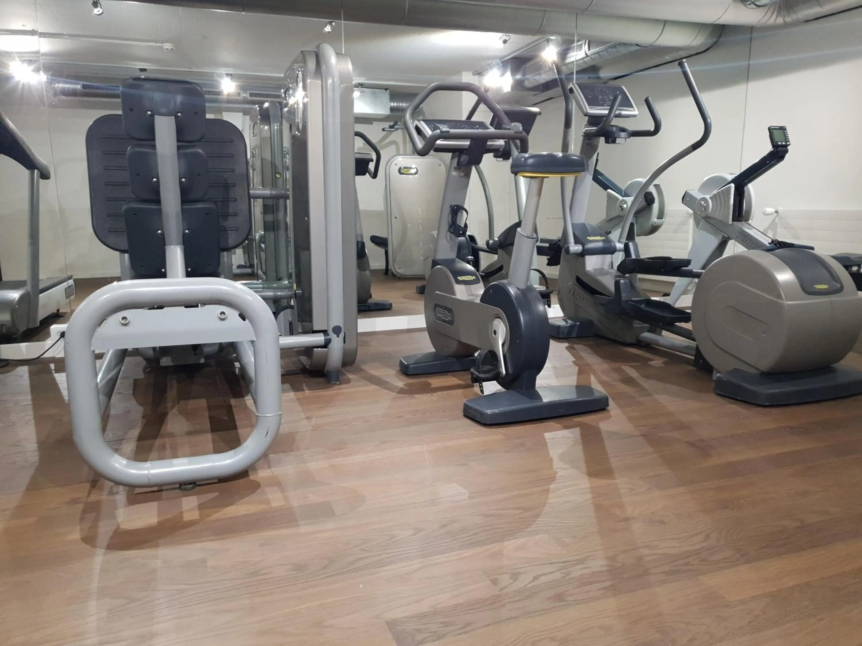 Fitness centre/facilities in Nash Airport Hotel