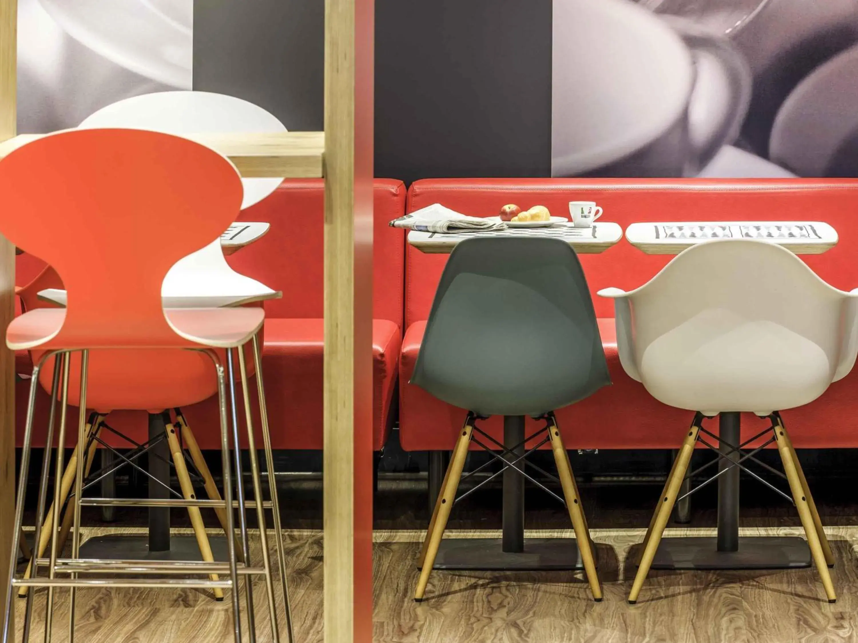 Lounge or bar in ibis Baar Zug Lounge or bar in ibis Baar Zug