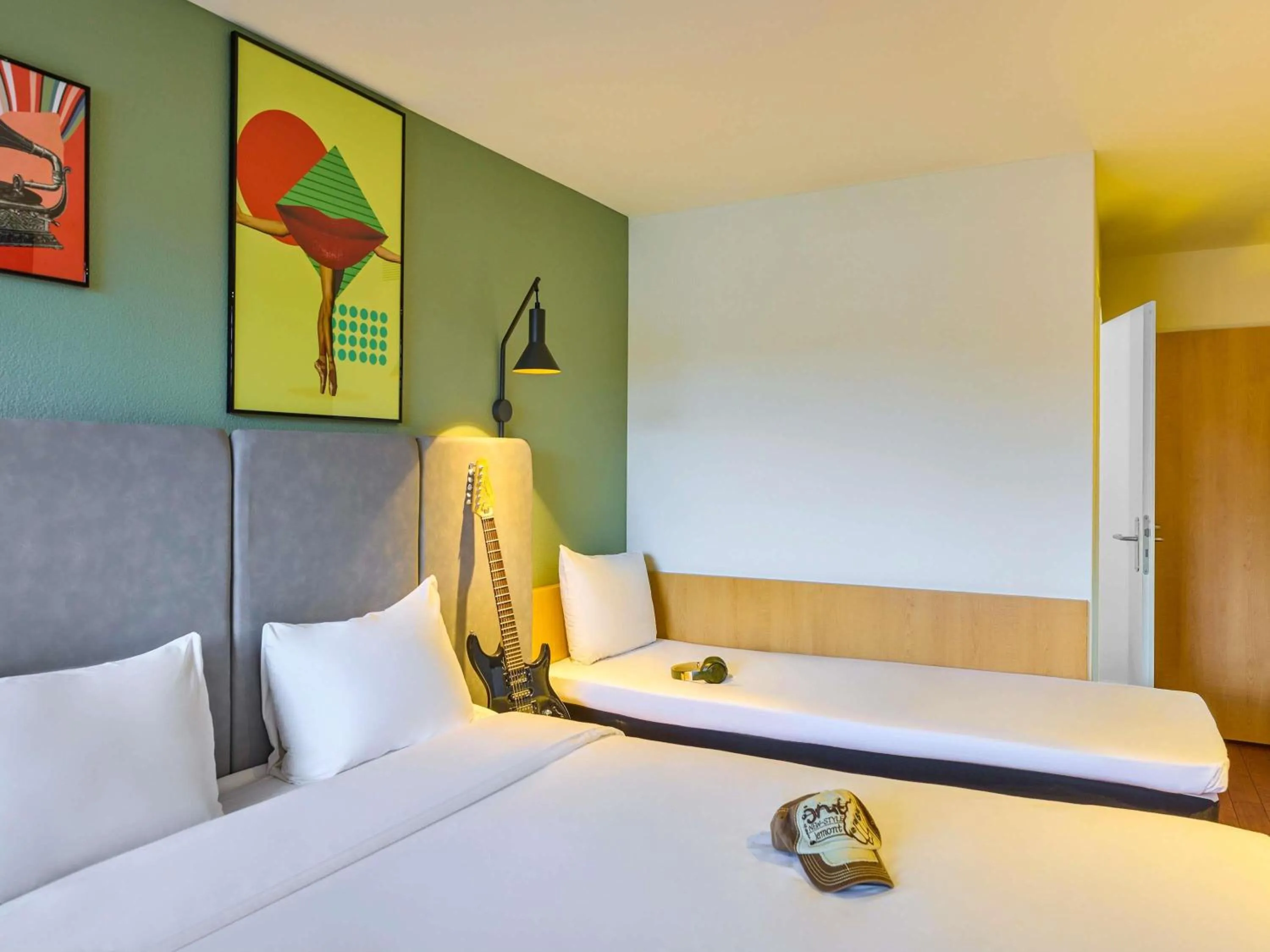 Bedroom, Bed in ibis Baar Zug