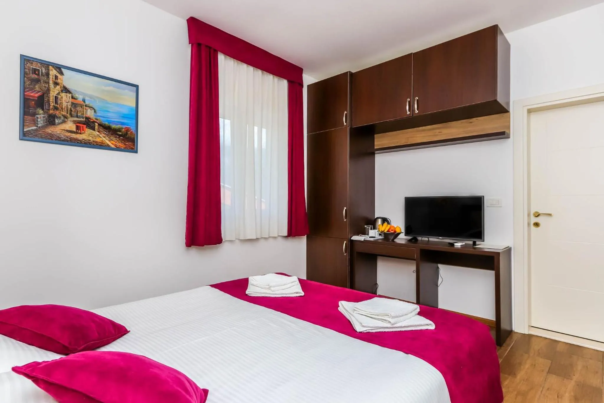 Bedroom, Bed in Aqua Breeze Apartments