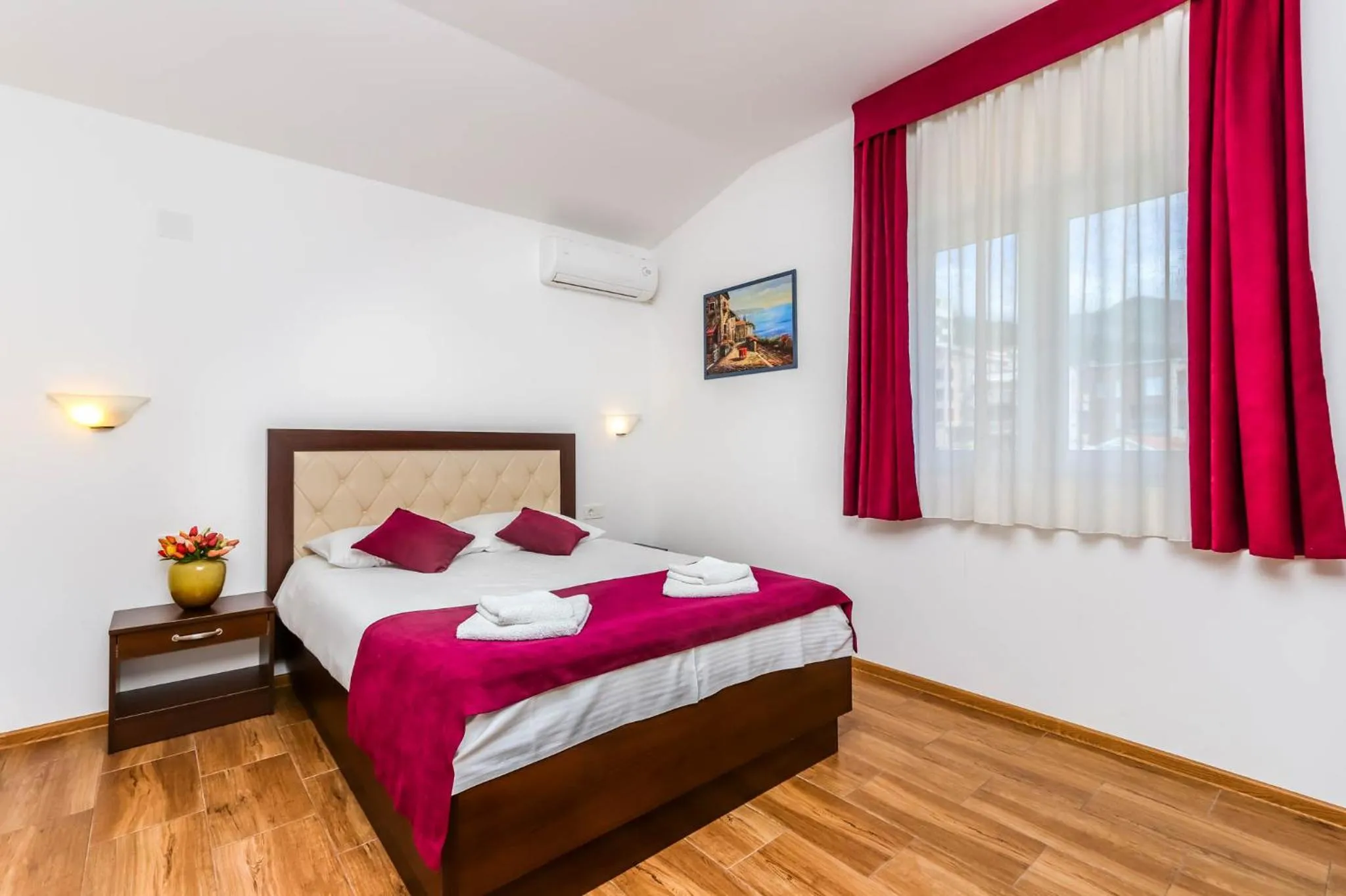 Bedroom, Bed in Aqua Breeze Apartments