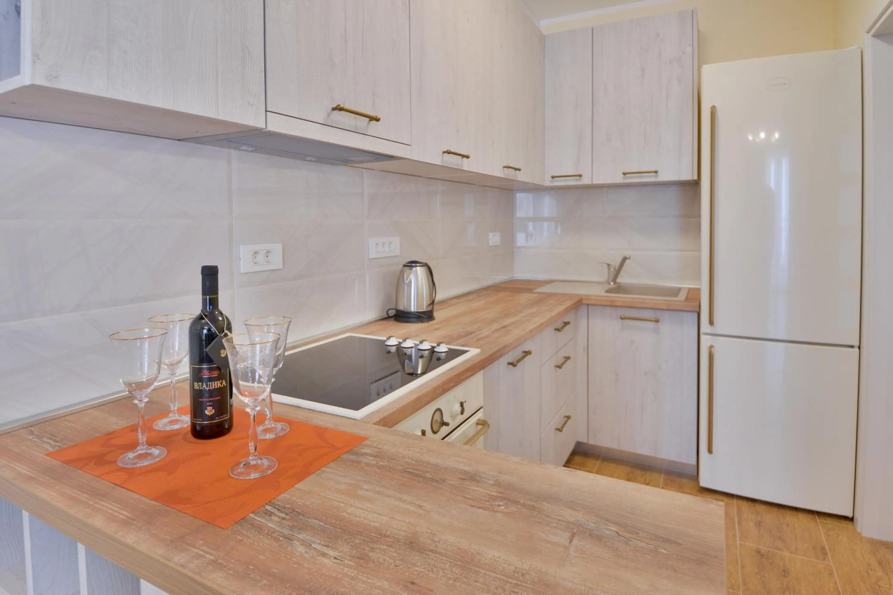 Kitchen or kitchenette in Aqua Breeze Apartments