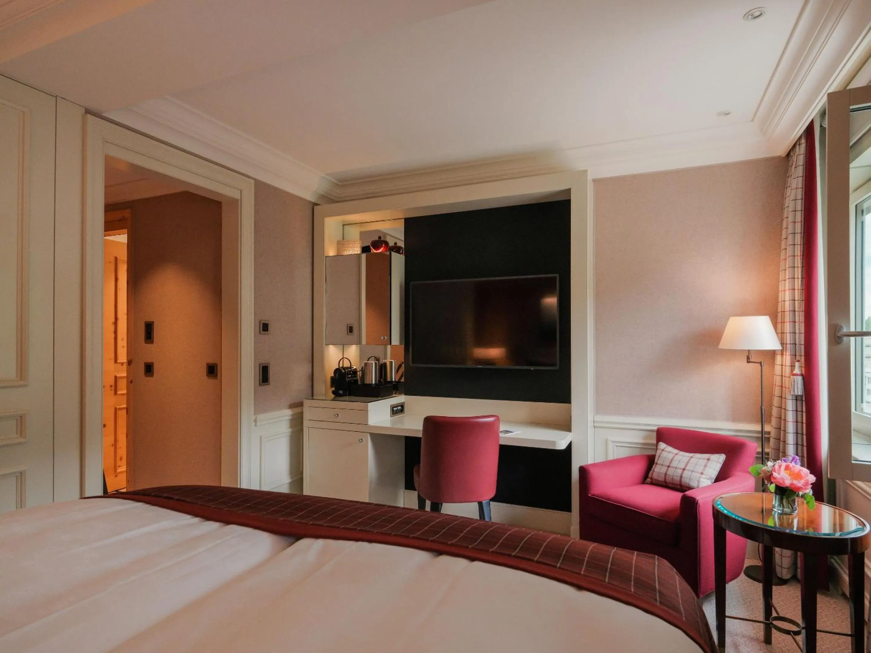 Seating area, Bed in Kulm Hotel St. Moritz