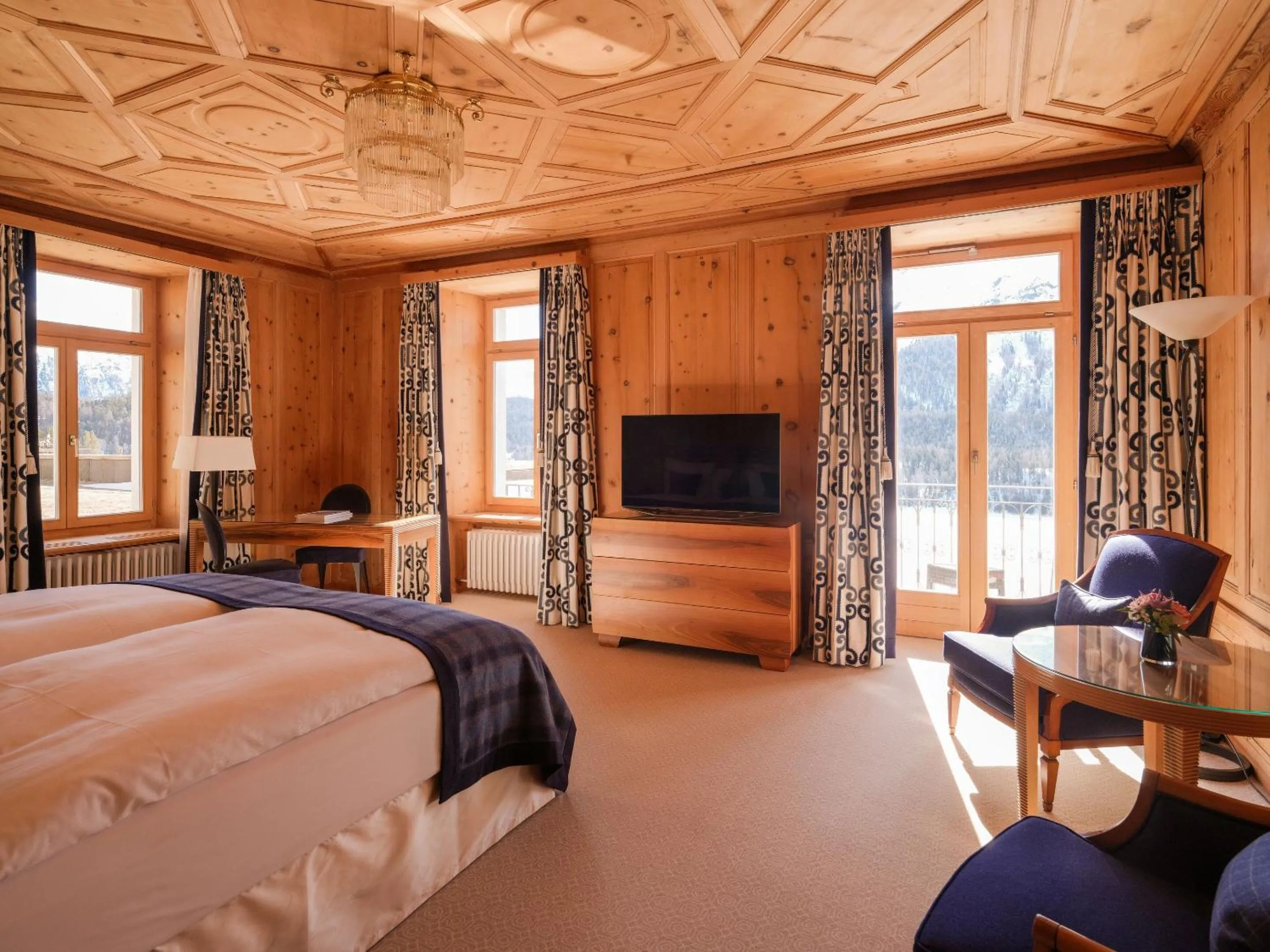 Seating area, Bed in Kulm Hotel St. Moritz