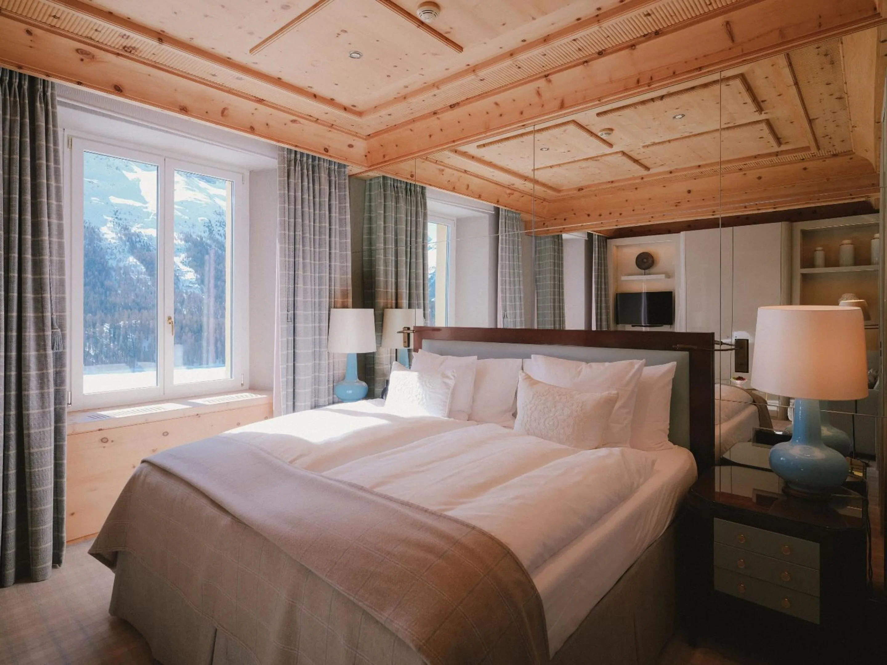 Seating area, Bed in Kulm Hotel St. Moritz