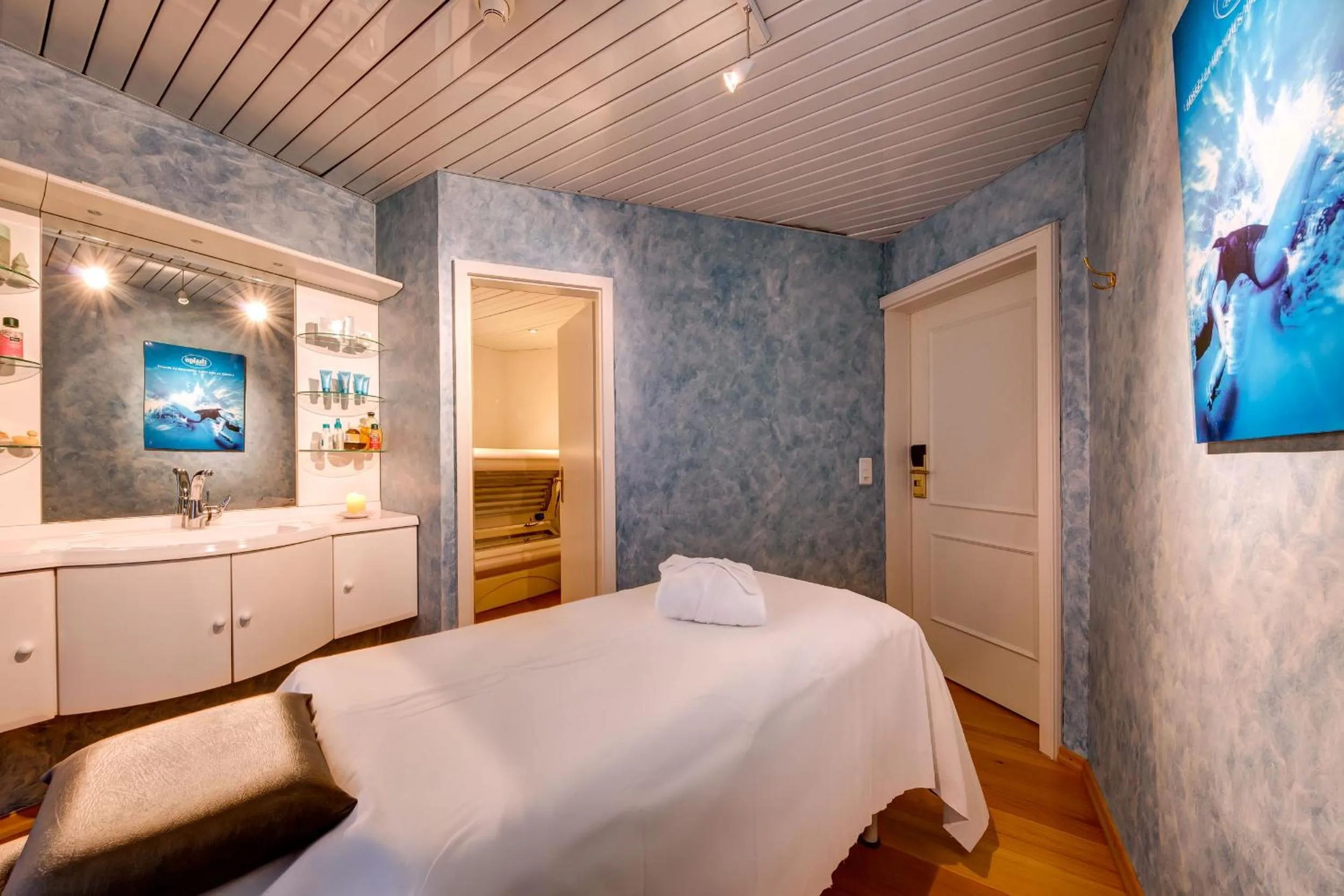 Massage, Bed in Hotel Regina