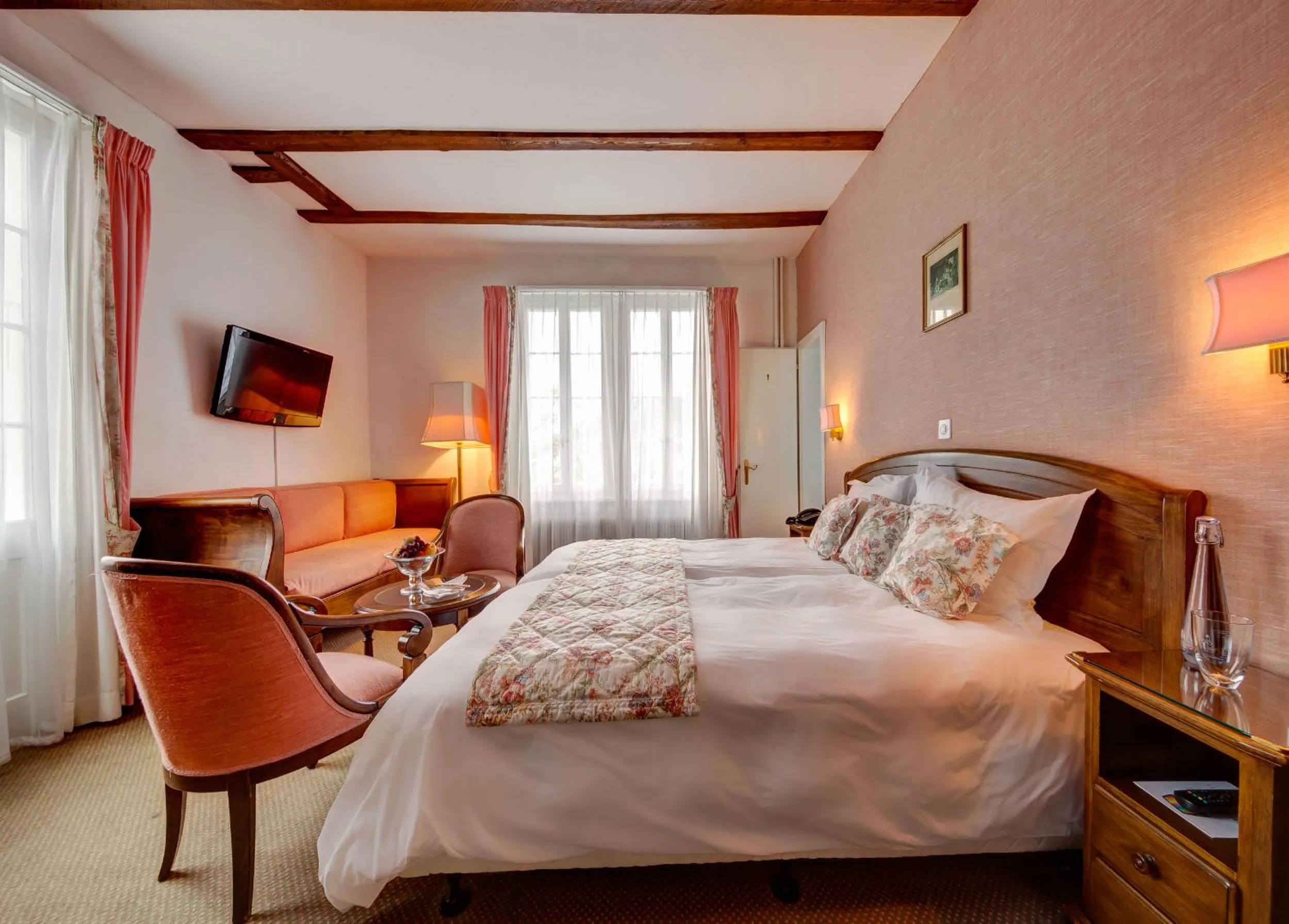 Photo of the whole room, Bed in Hotel Regina