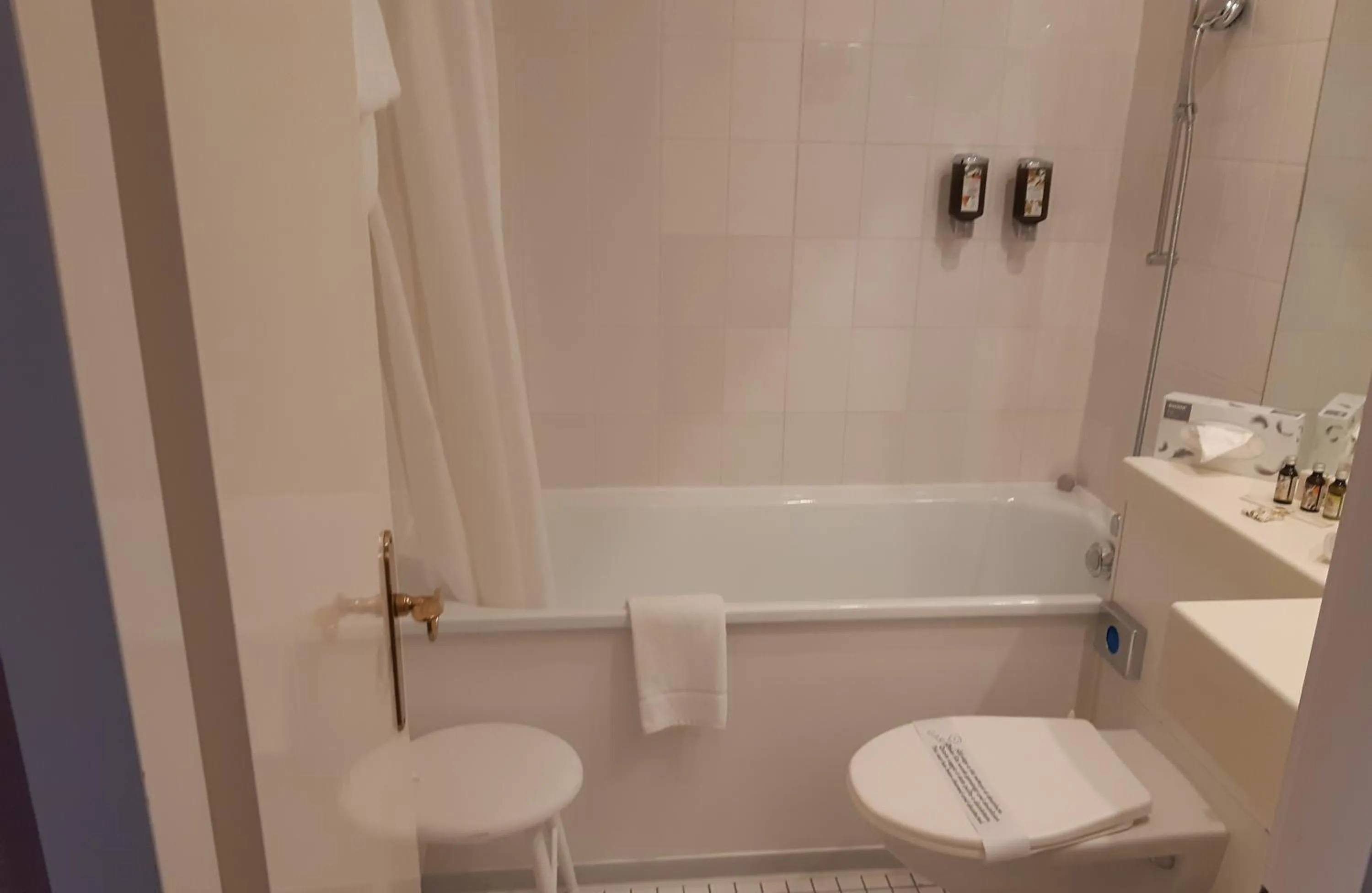 Bathroom in Hotel Regina