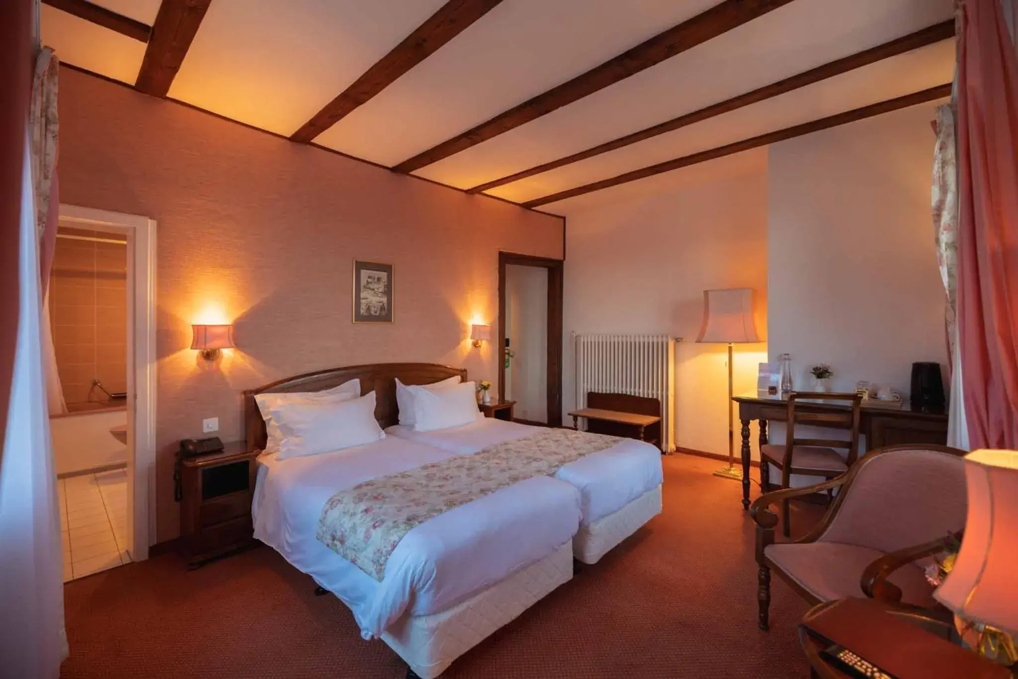 Bed in Hotel Regina Bed in Hotel Regina