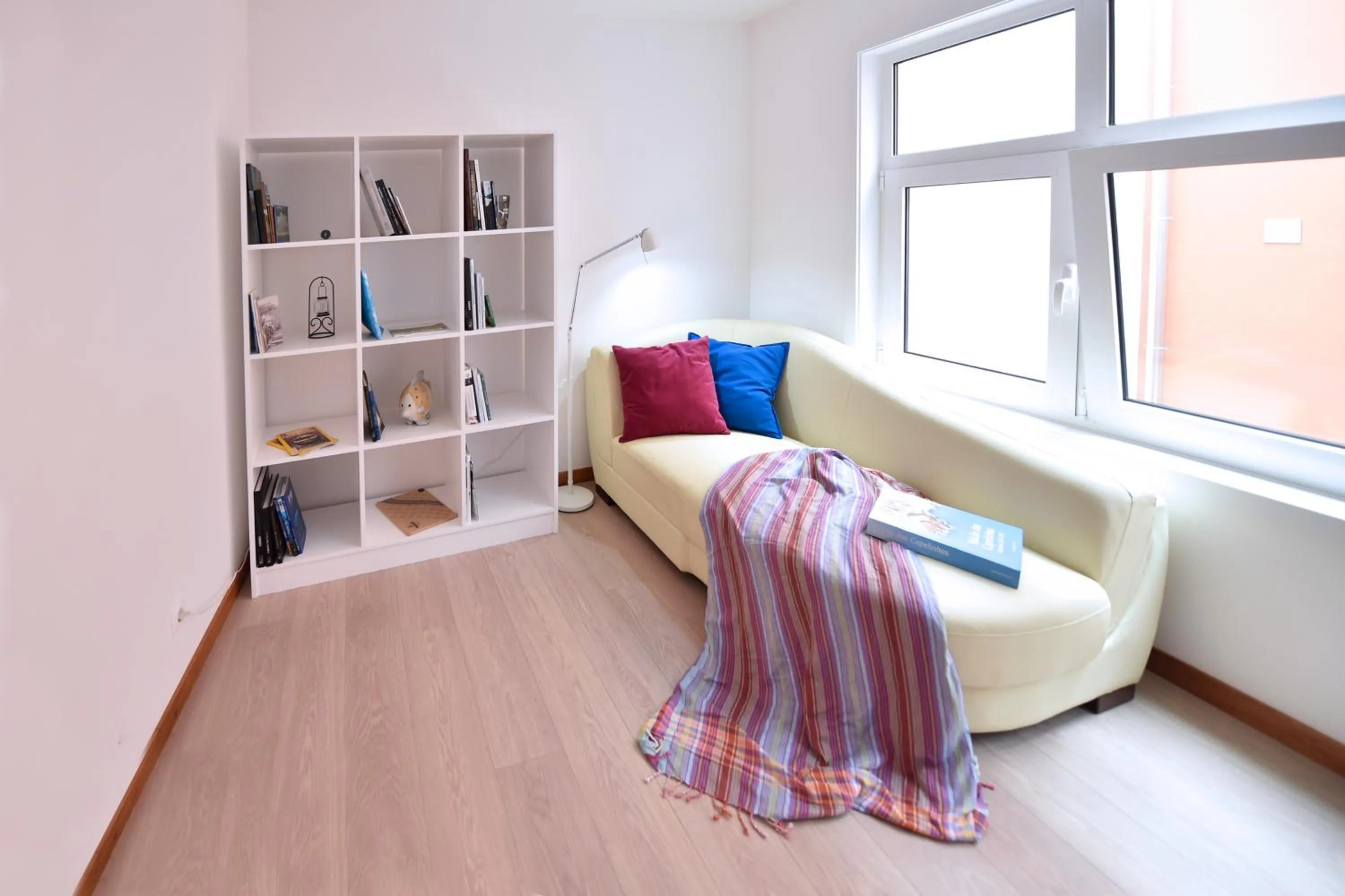 Communal lounge/ TV room, Bed in Casa da Baía - Guest House