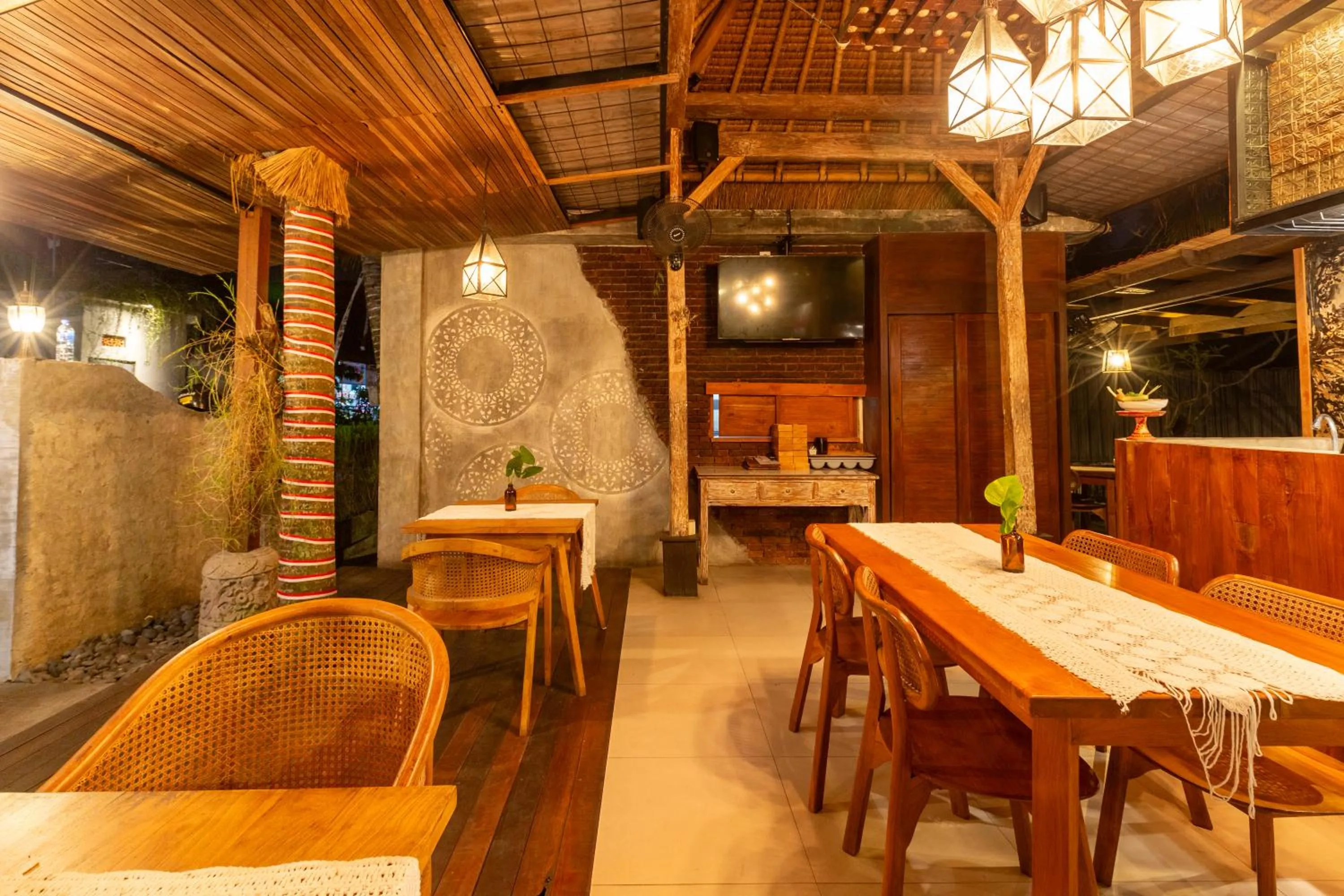 Restaurant/places to eat in Bije Suite Villa Ubud