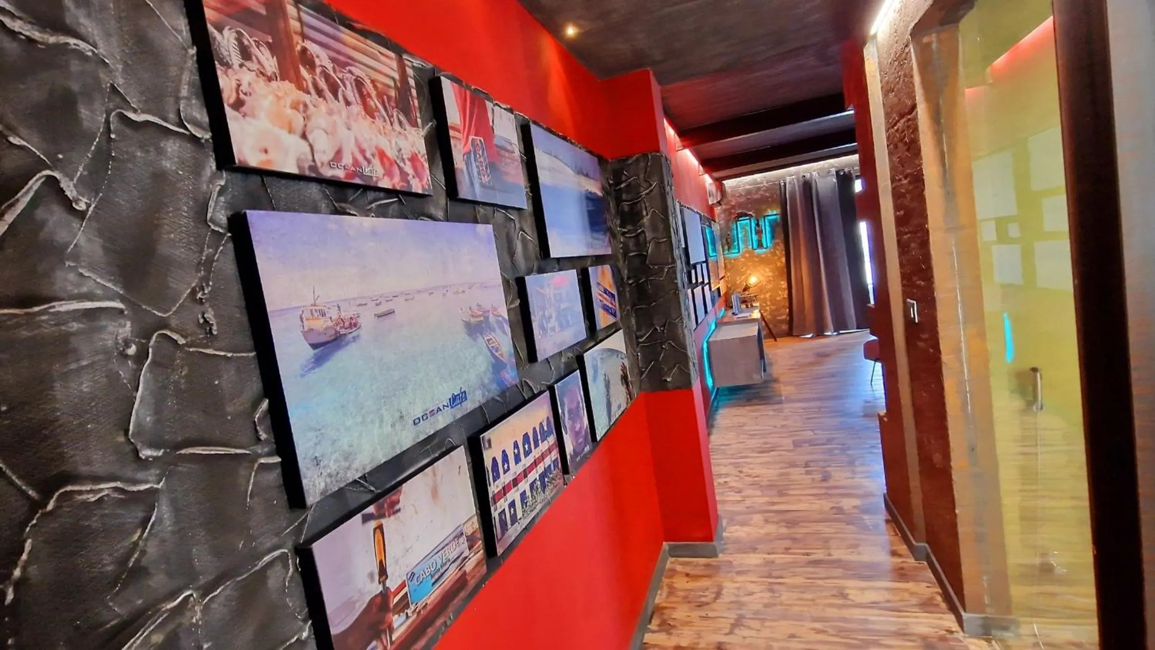 Communal lounge/ TV room in Ocean Suites