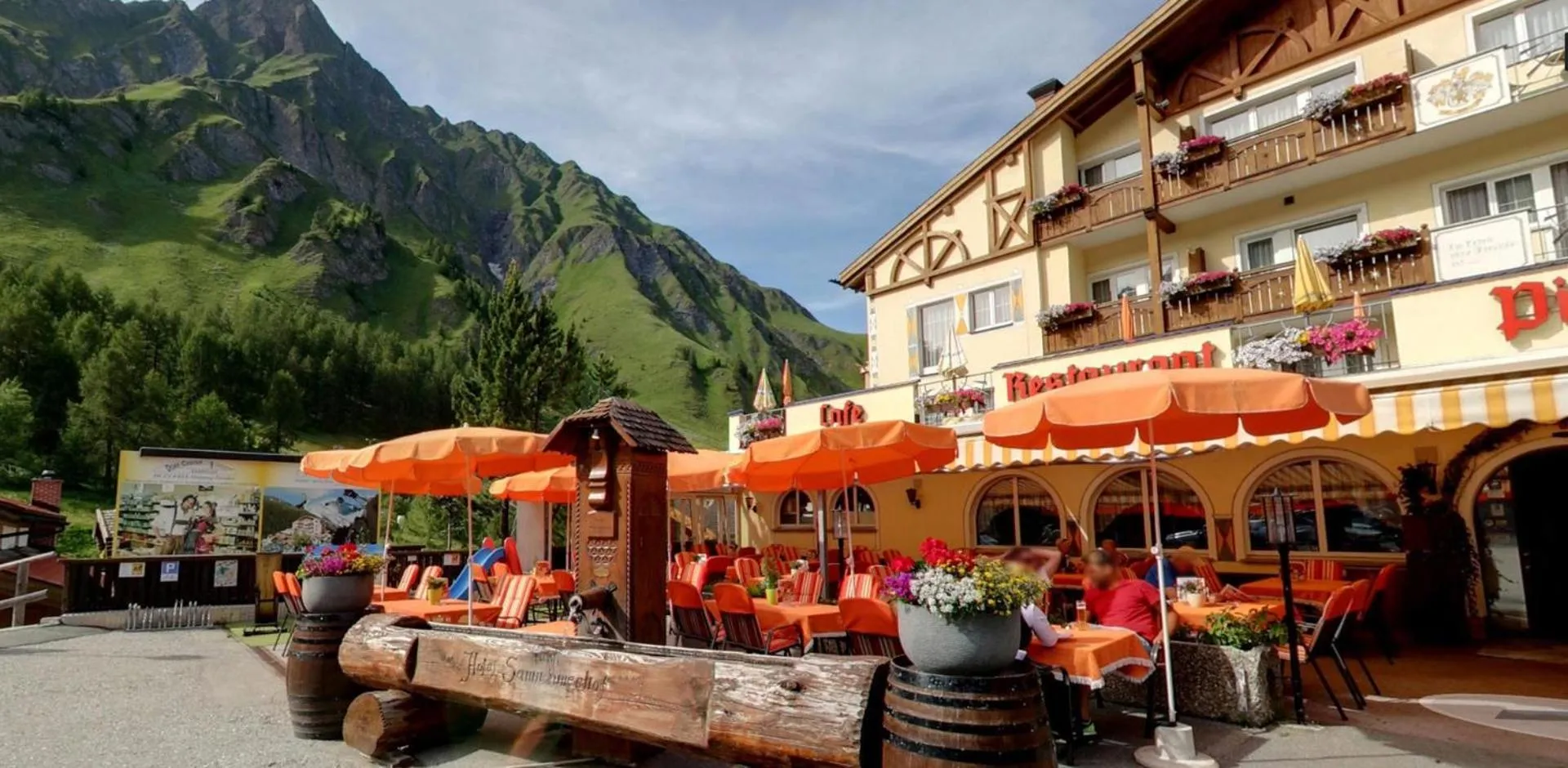 Facade/entrance in Samnaunerhof Vital-Hotel