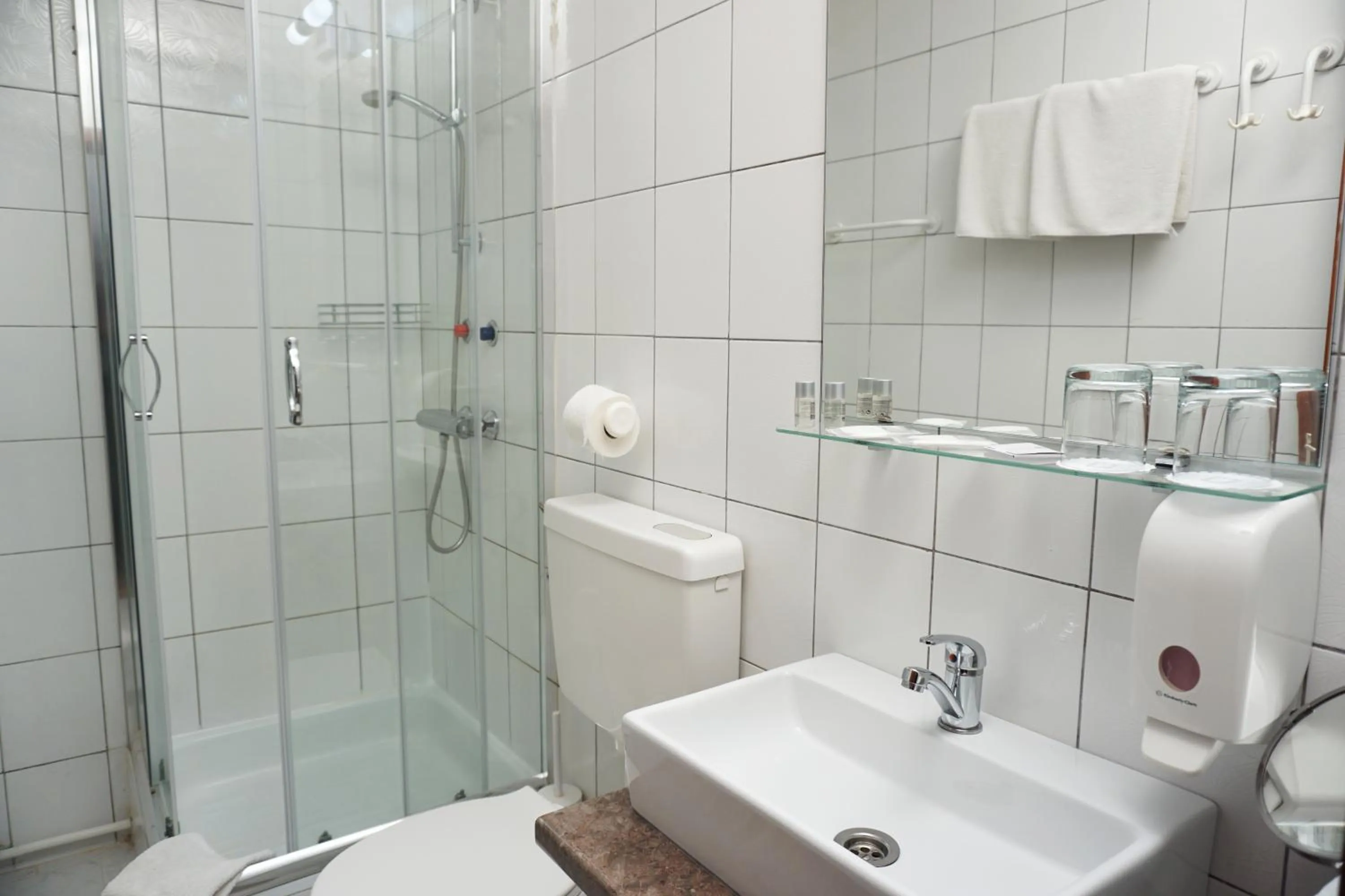 Bathroom in Anna Panzió & Wellness Siófok