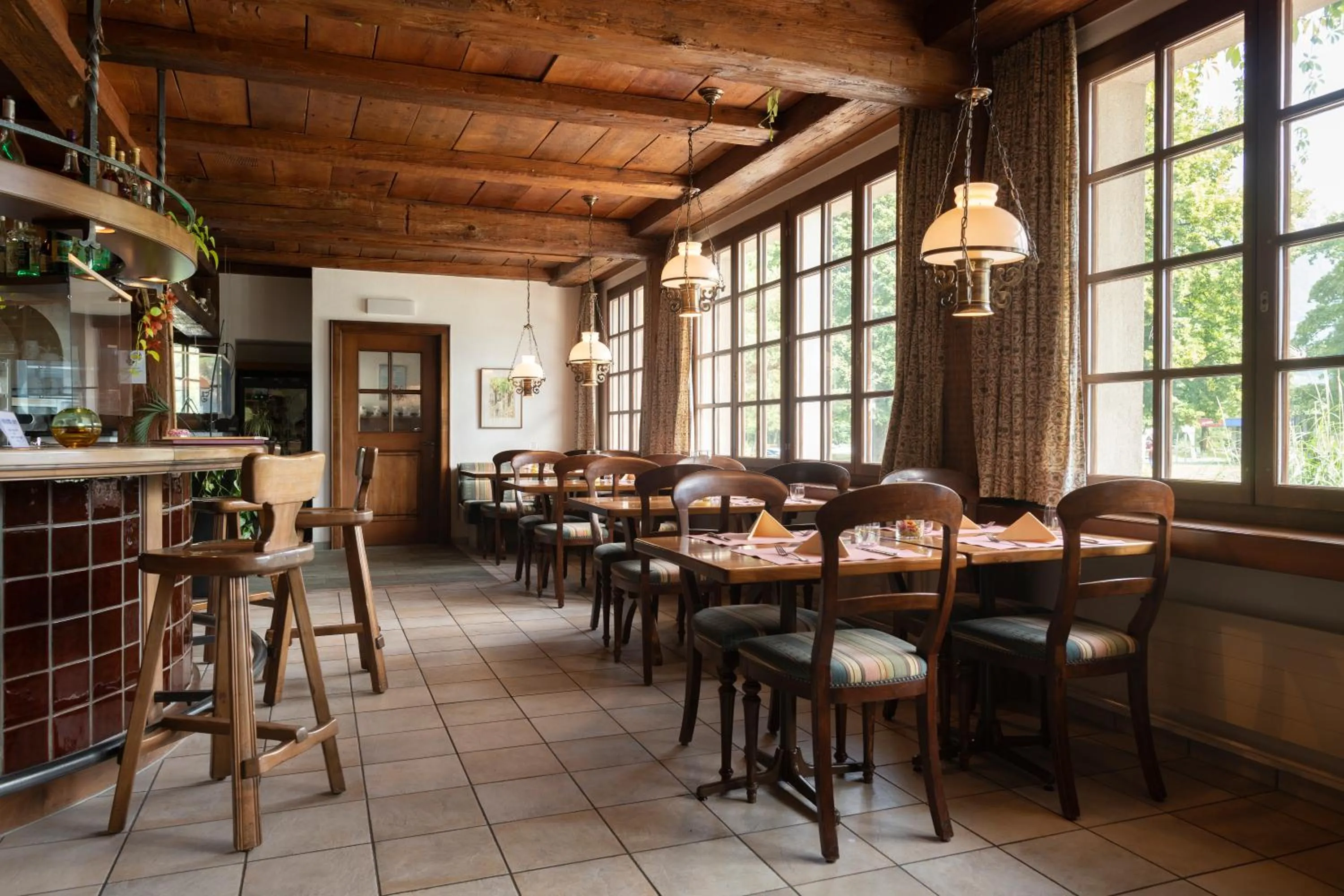 Restaurant/places to eat in Seiler au Lac