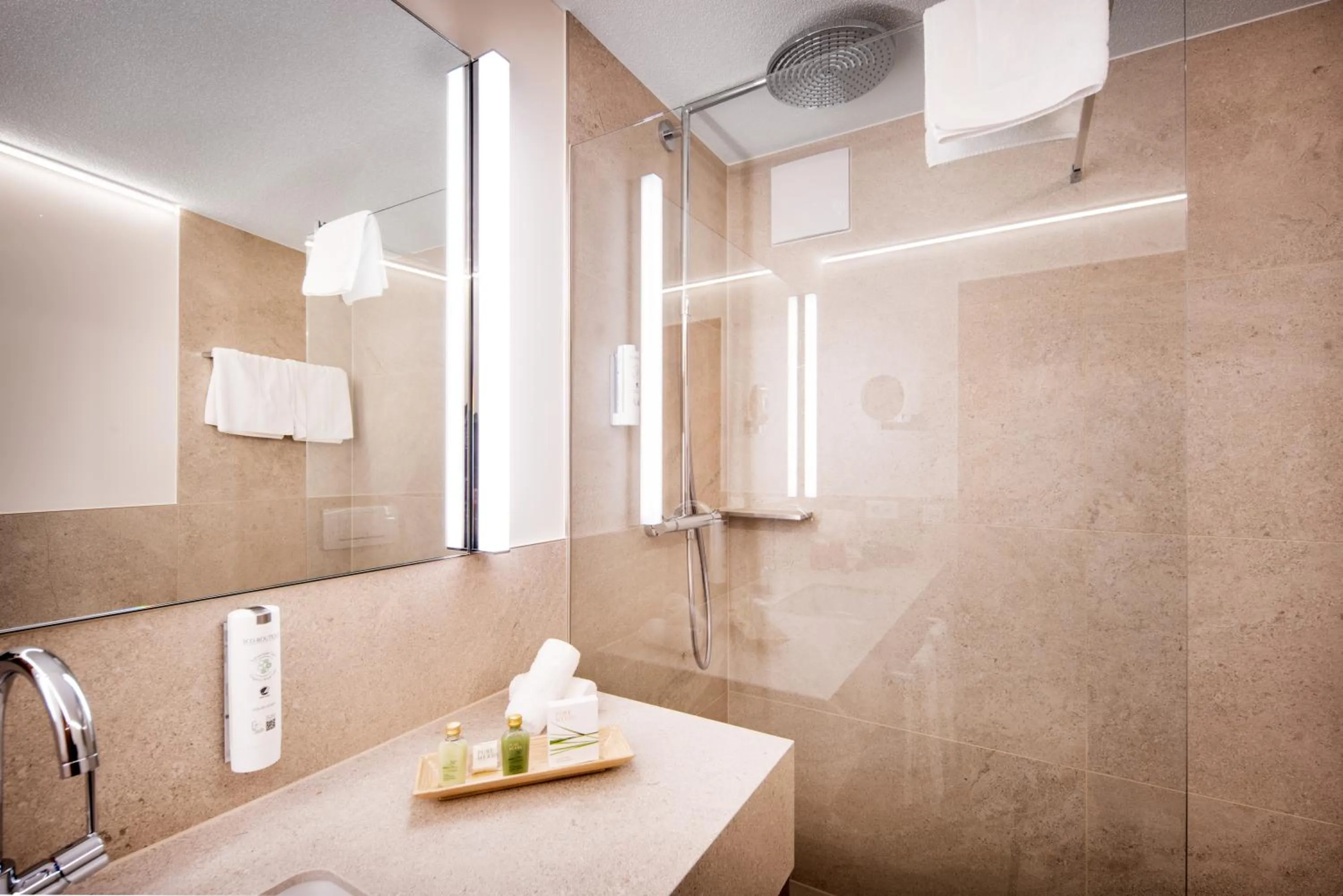 Bathroom in Hotel Butterfly