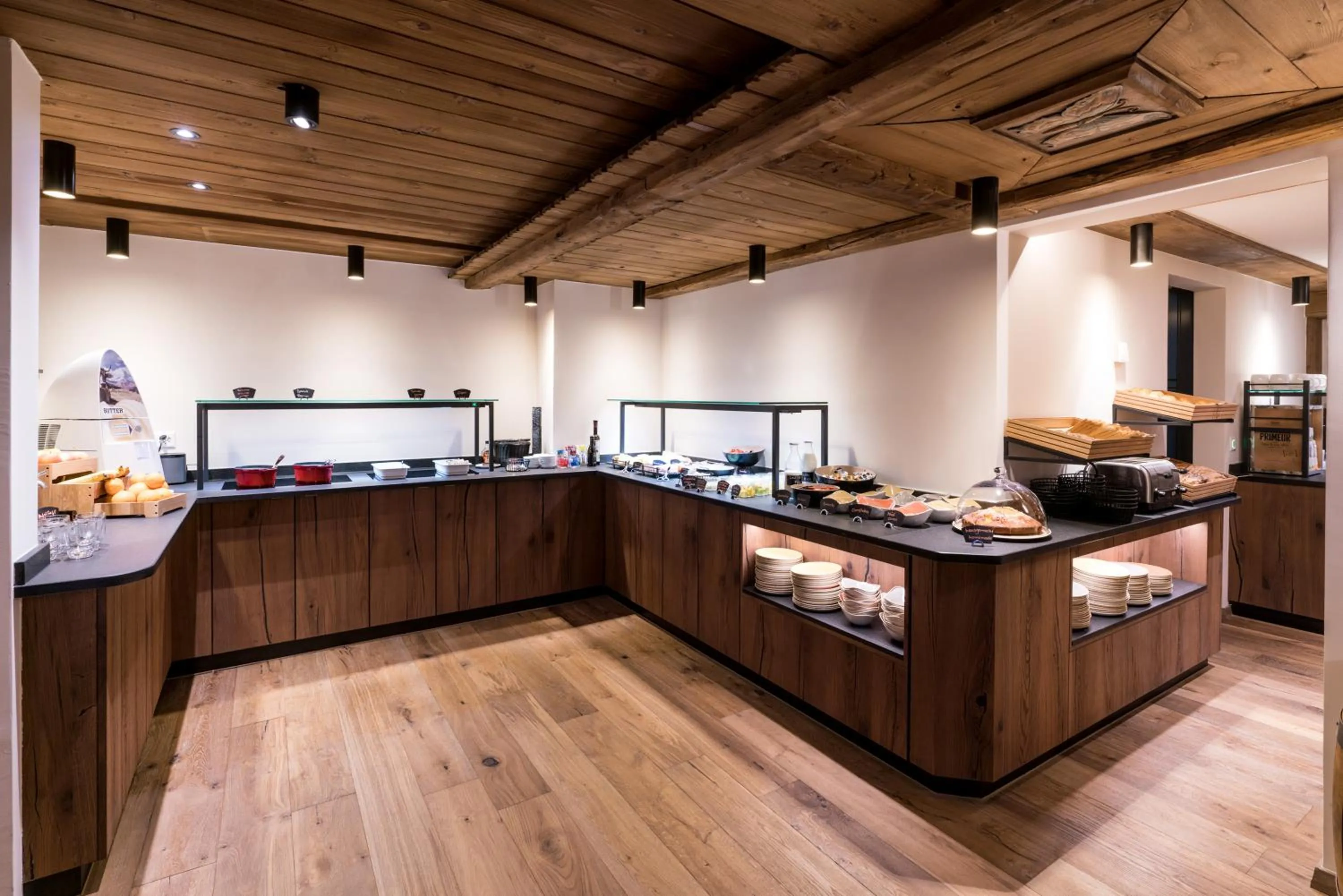 Restaurant/places to eat in Hotel Butterfly